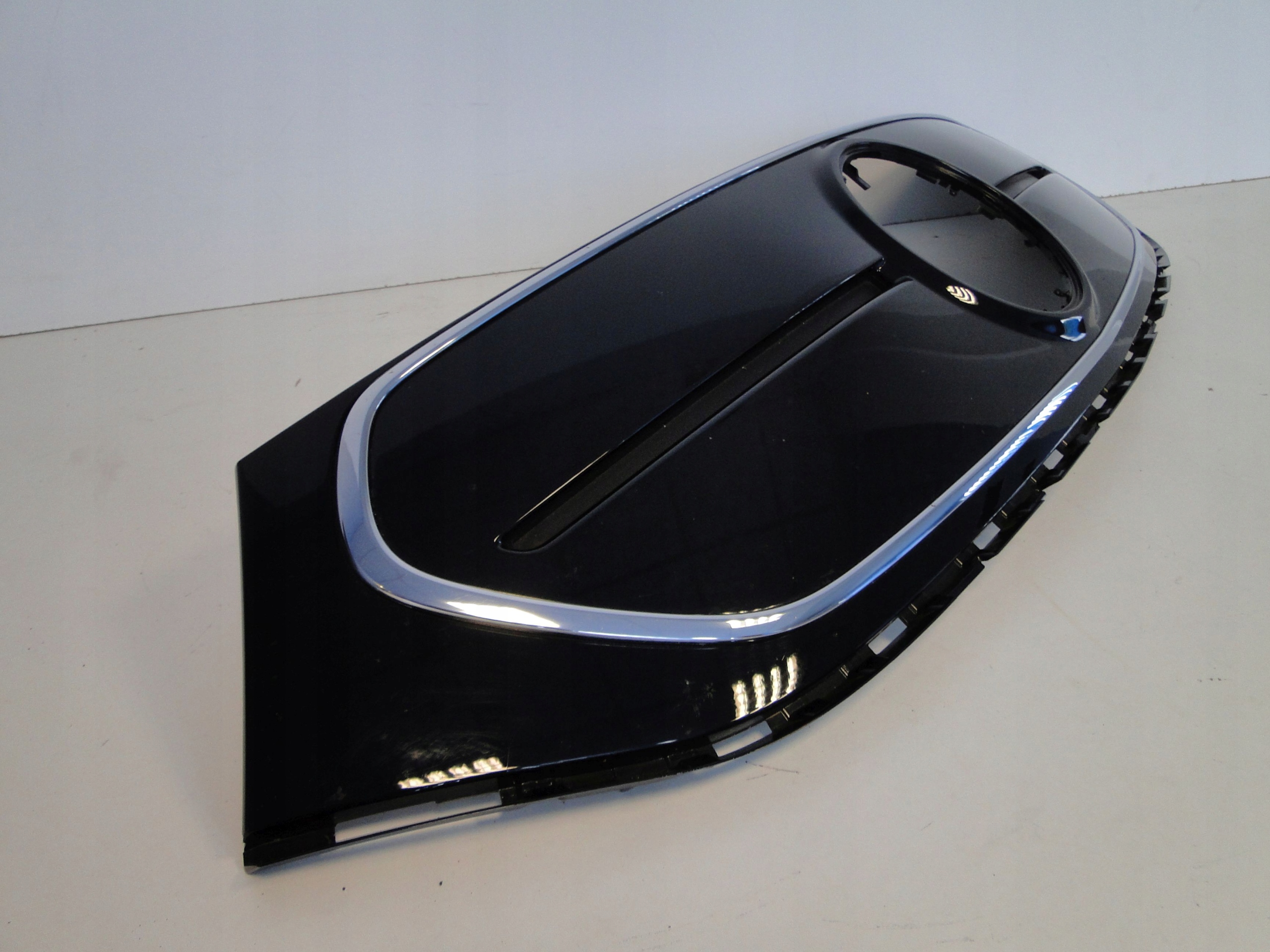 MERCEDES EQB 243 X243 GRILL ATRAPA ZDERZAKA Typ samochodu 4x4/SUV