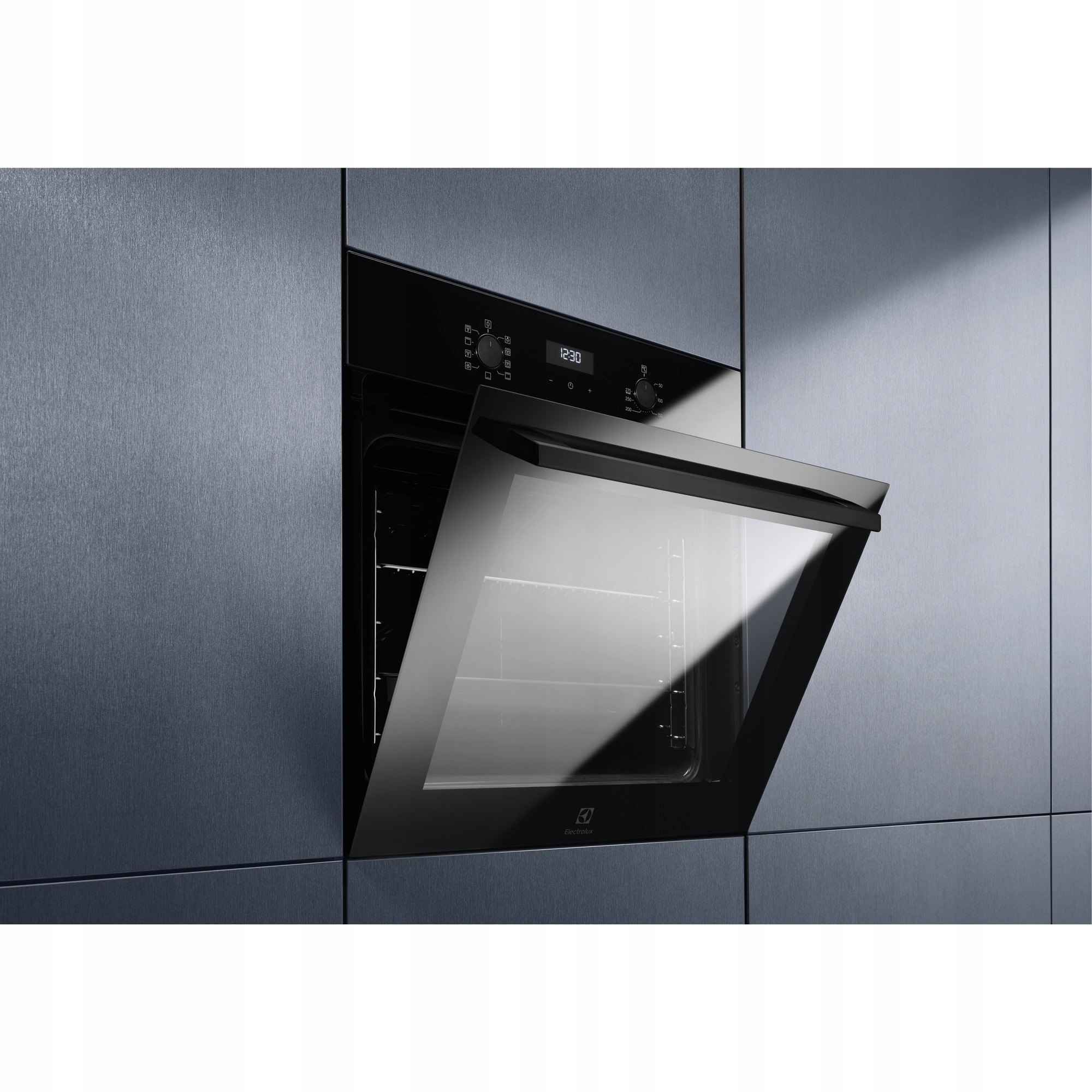 Piekarnik ELECTROLUX EOF5C50BZ 65L Termoobieg Gril Marka Electrolux