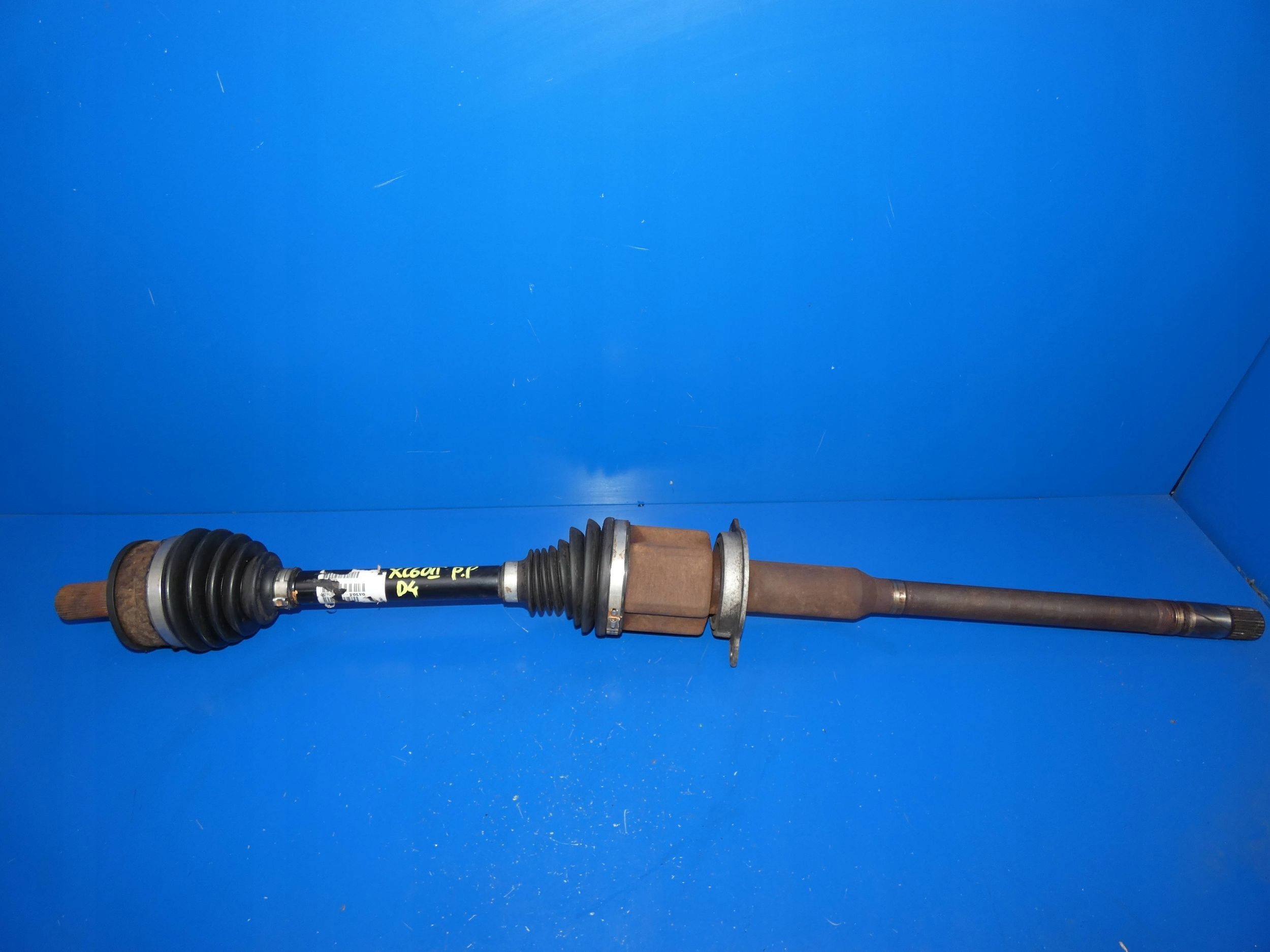 VOLVO XC60 II 2.0 D4 semi-axis right front front MANUAL