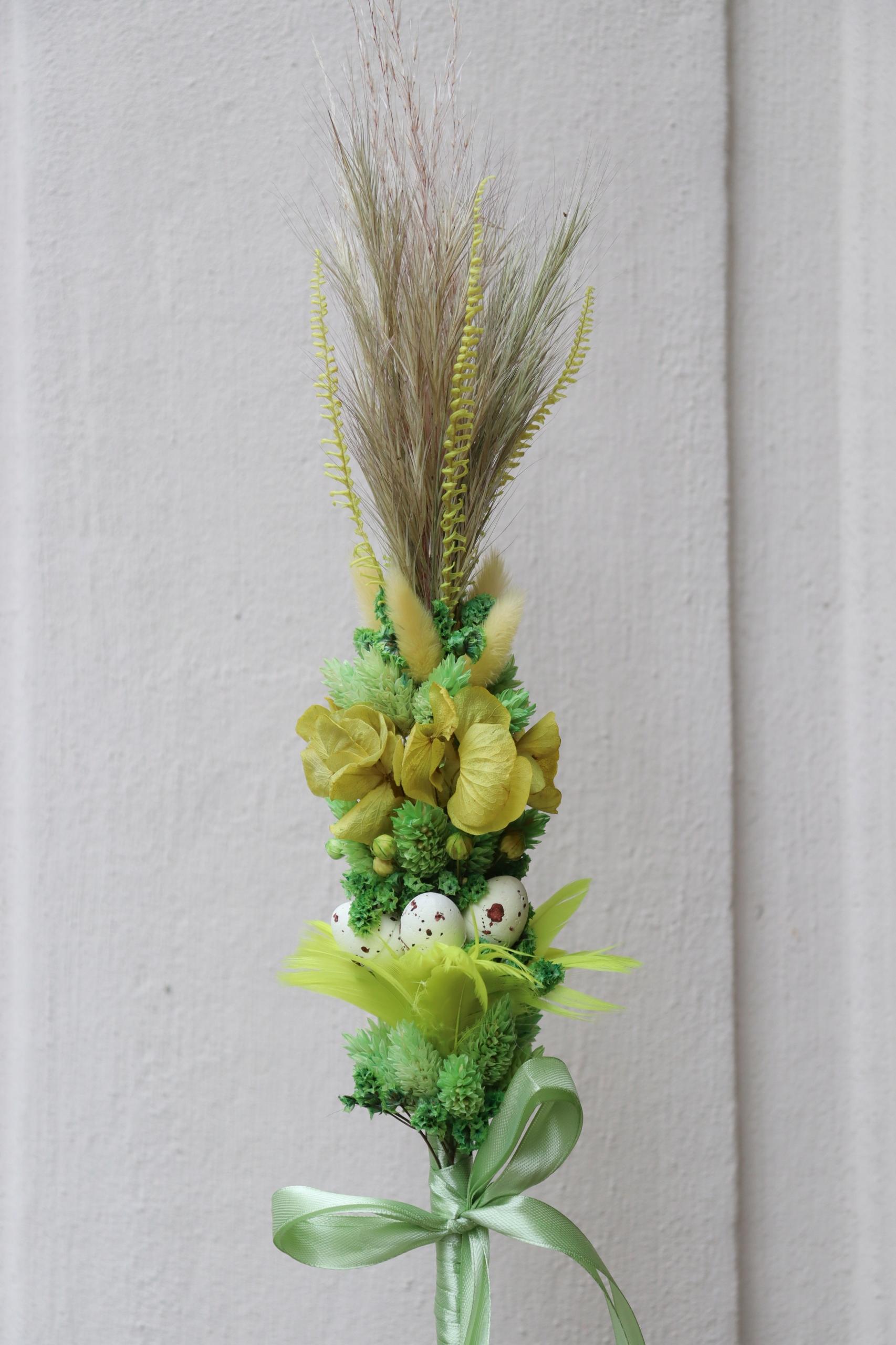 Velikonoční palma 50 cm s sušenými květy, barevná velikonoční palma