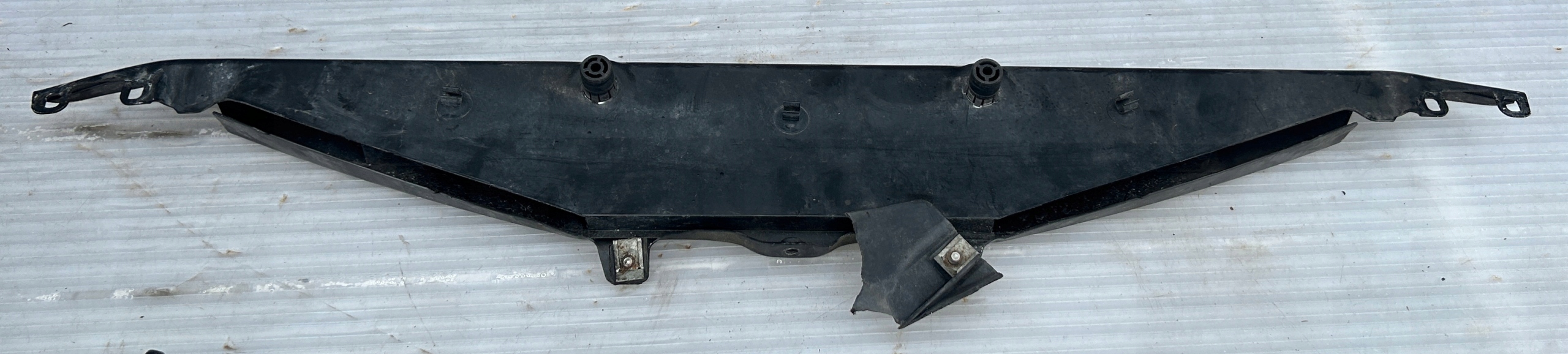 priečka horné steny predok BMW 7 F01