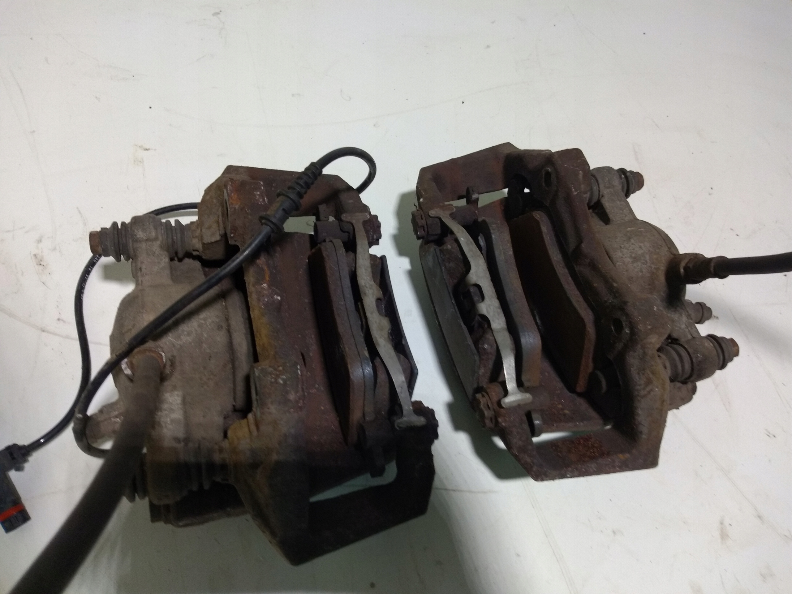 caliper left front MERCEDES W218 CLS 350 CDI
