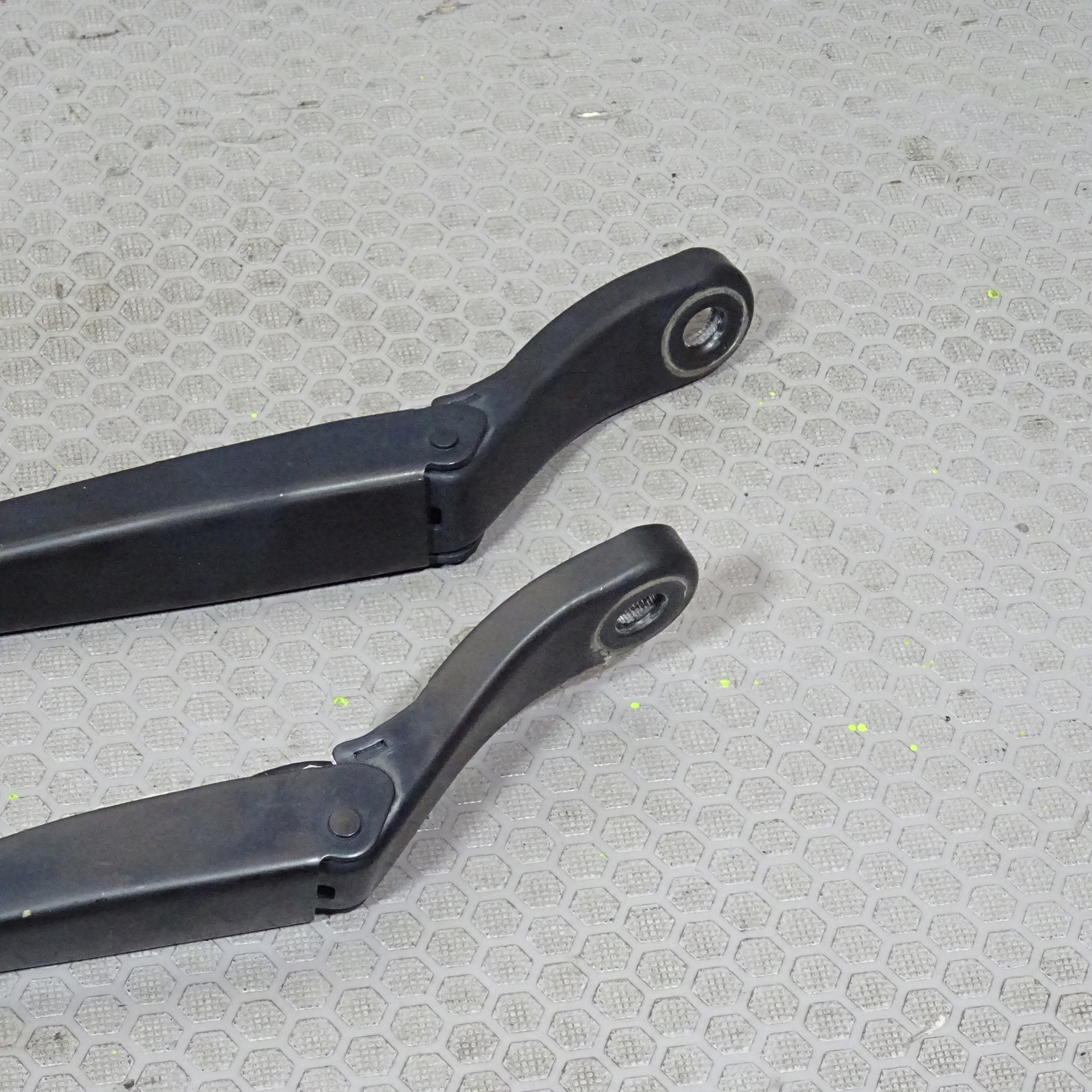 PEUGEOT 208 wiper arms front 9673292080