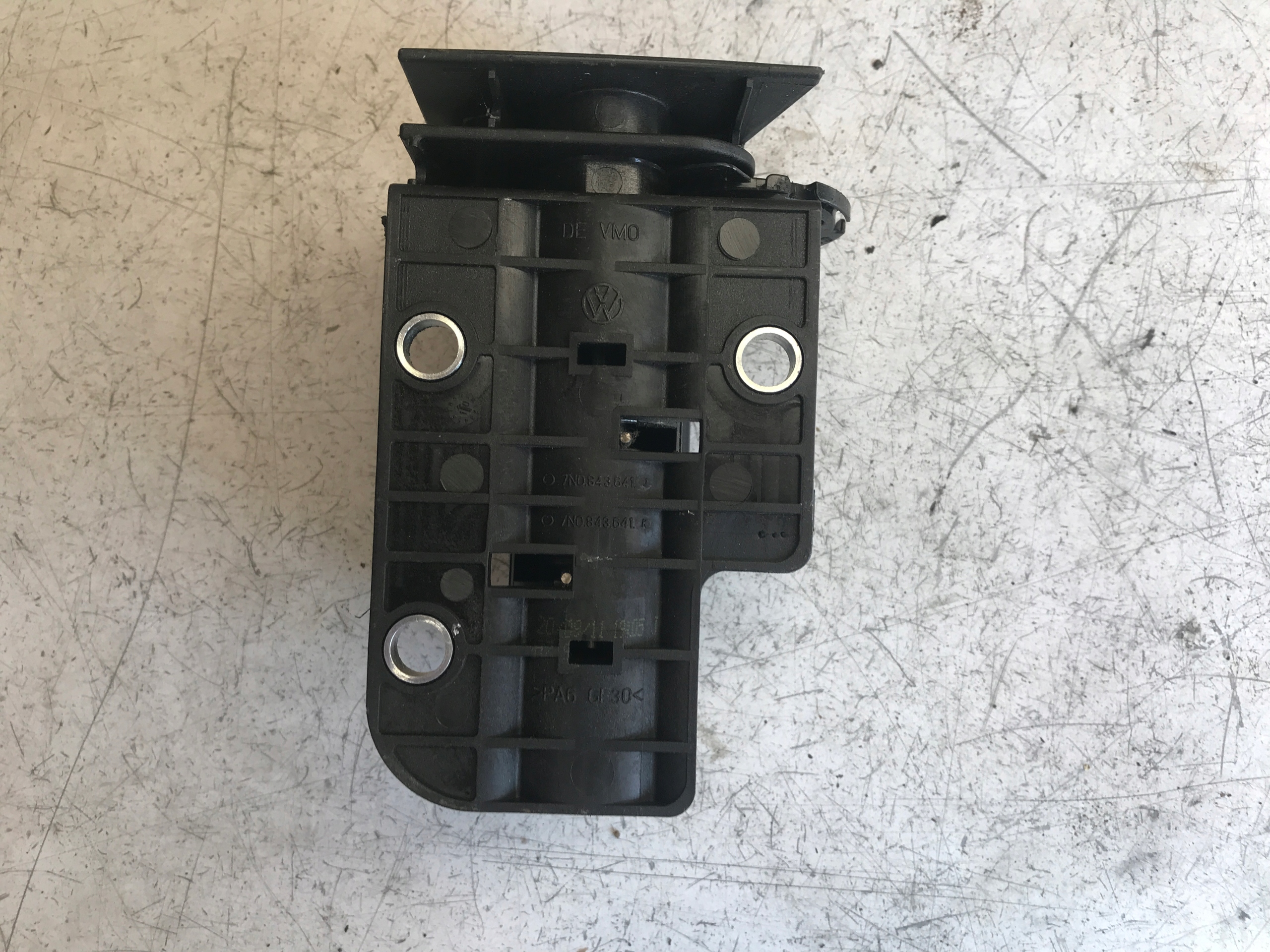 KLAMKA DRZWI VW SHARAN 7N0643641J Producent części Volkswagen OE