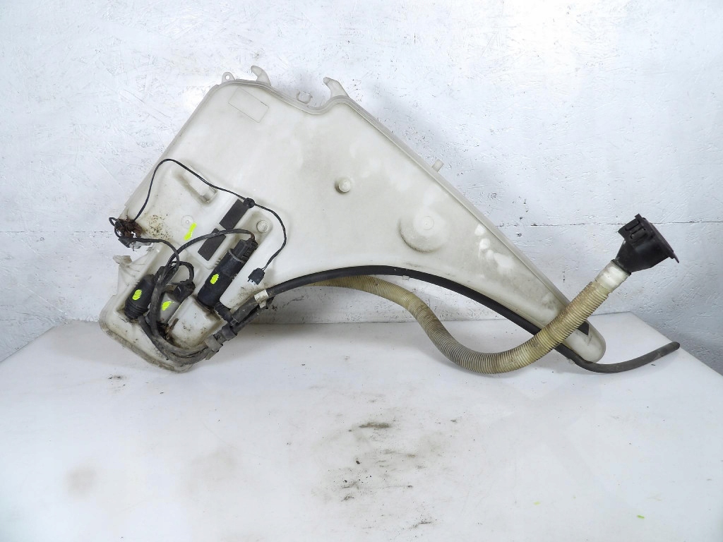 BMW 1 E87 washer fluid tank 7124231