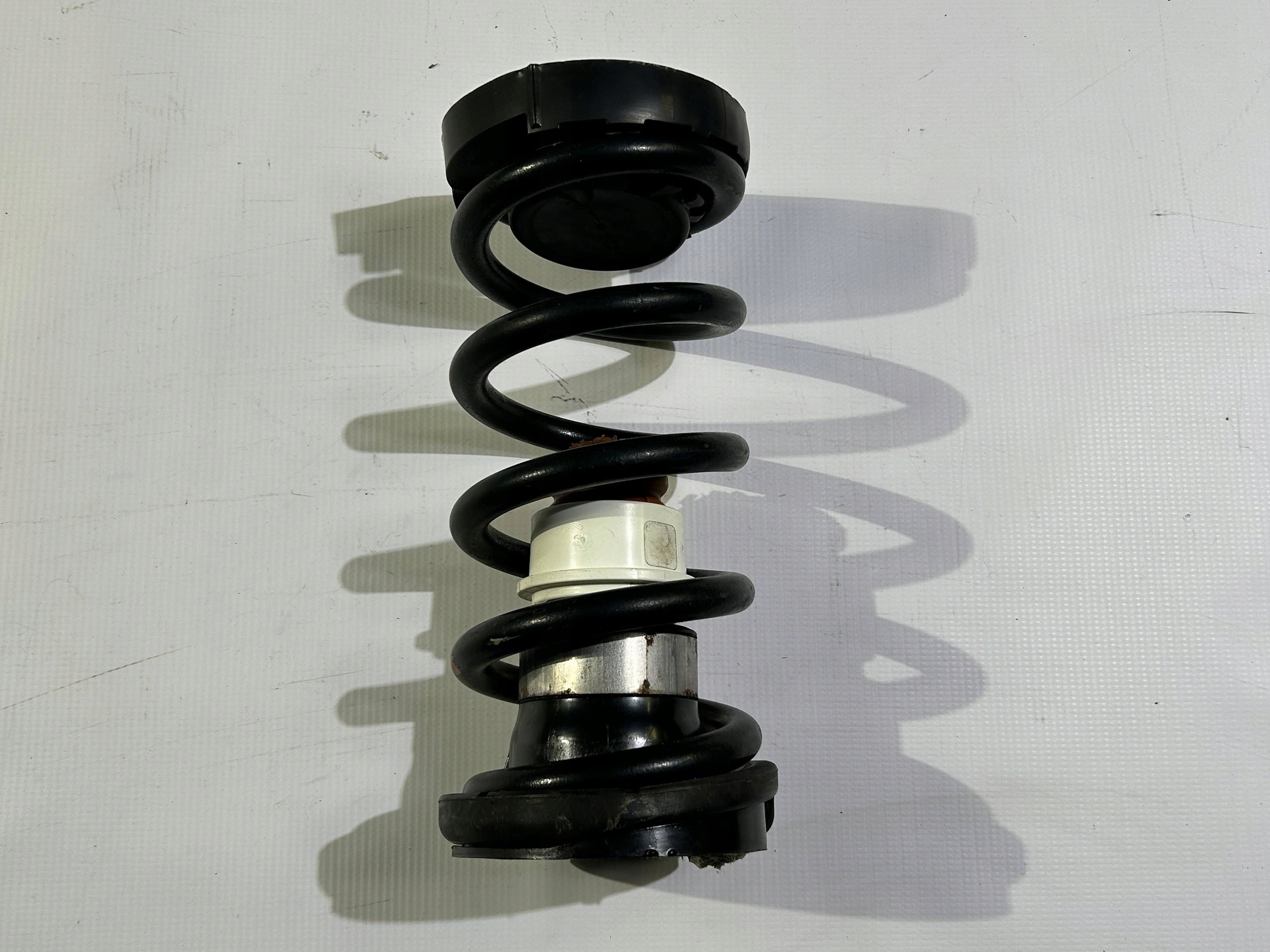 spring rear part rear right left Chrysler Pacifica 2021
