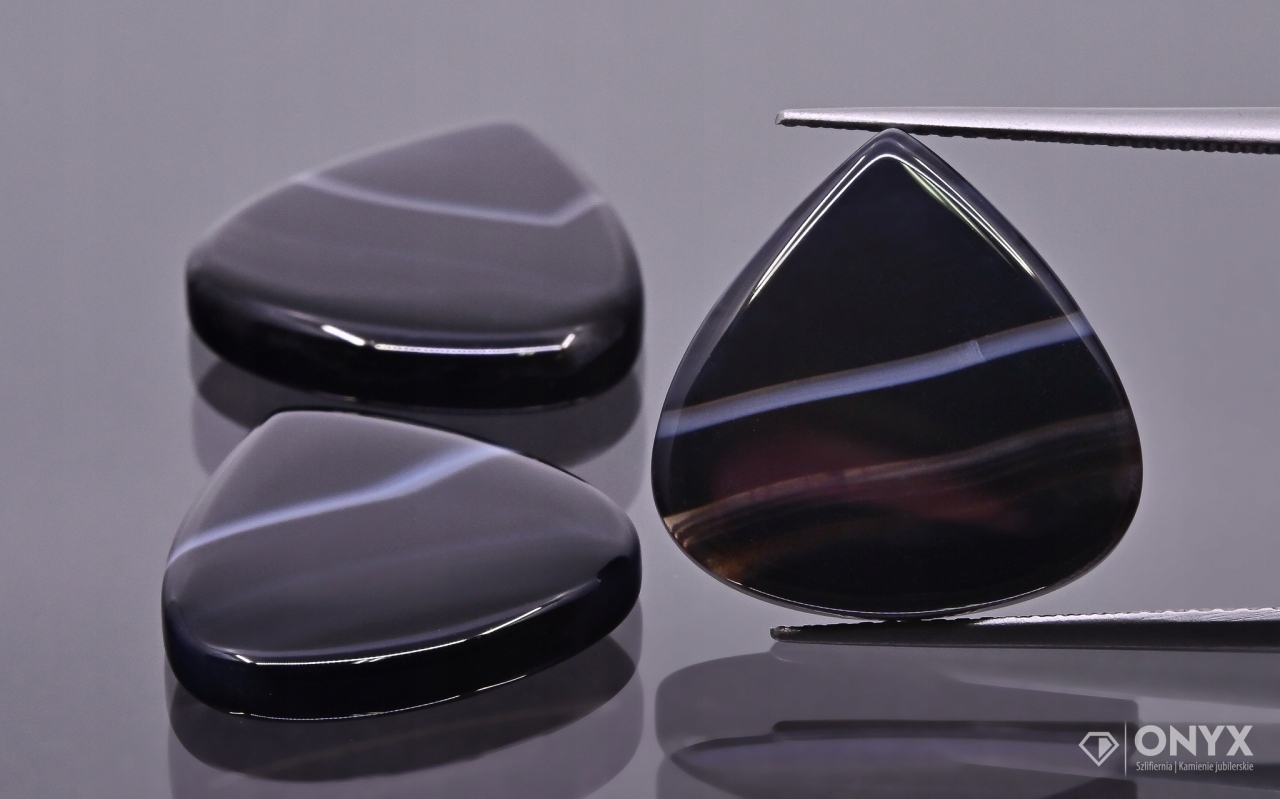 Onyx pruhovaný kabošon Komplet slza 17,5x17,5 mm