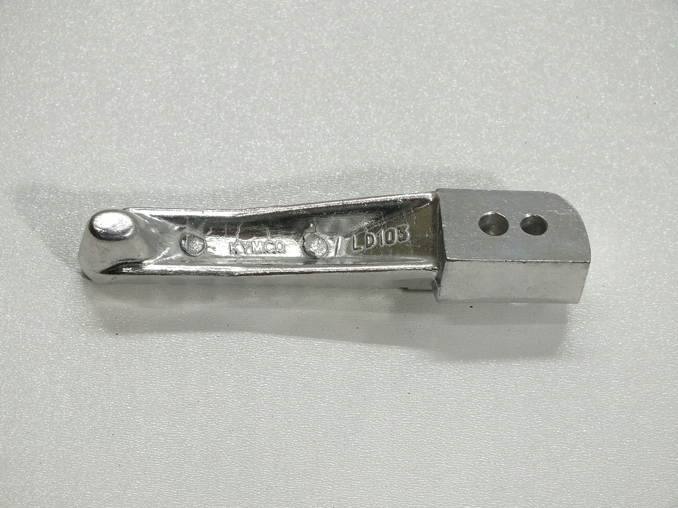 PODNÓŻEK KYMCO SUPER 9 S9 LEWY TYŁ Numer katalogowy części 50710-KGB5-900