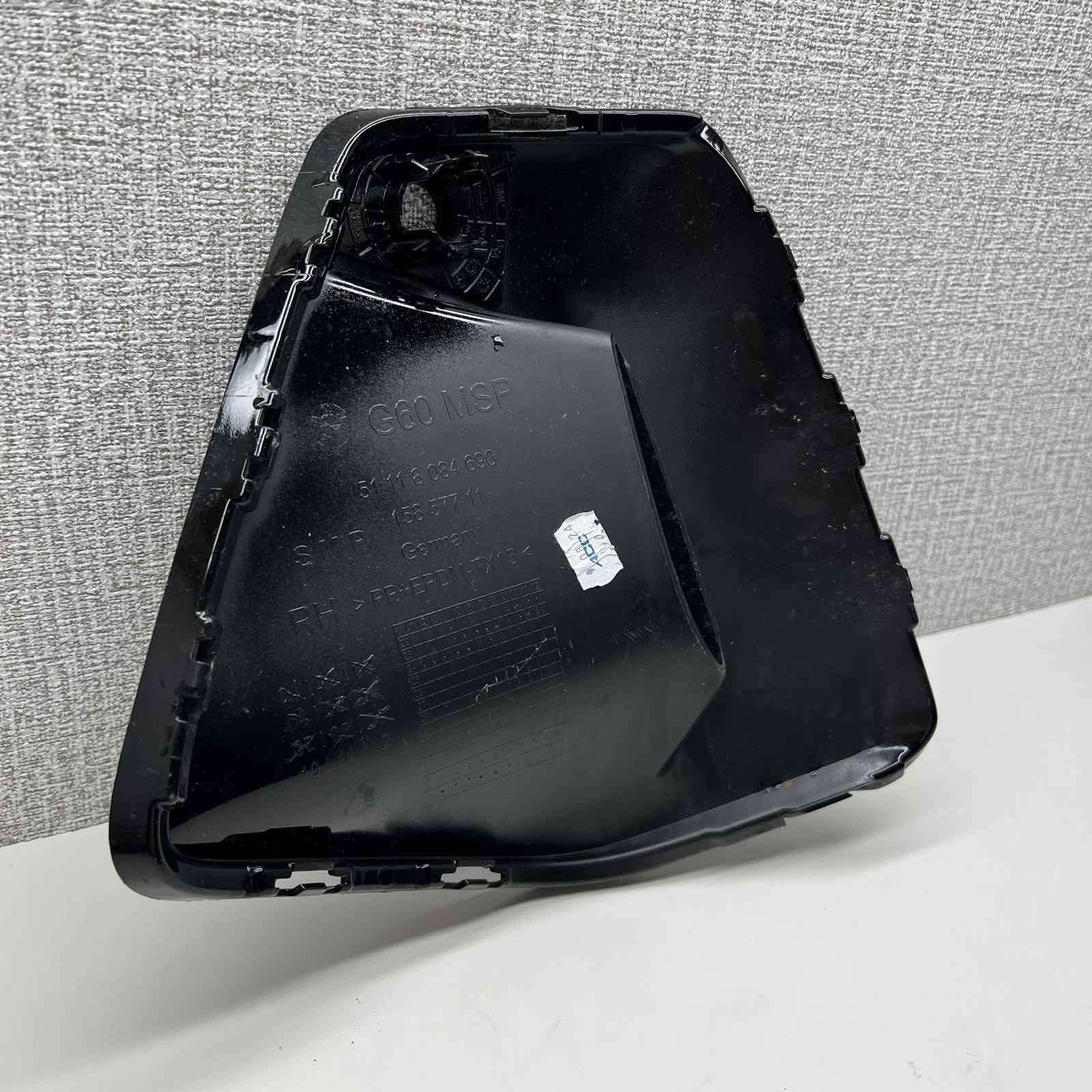 BMW 5 G60 G61 m-packet grid of a bumper right front 51118084690