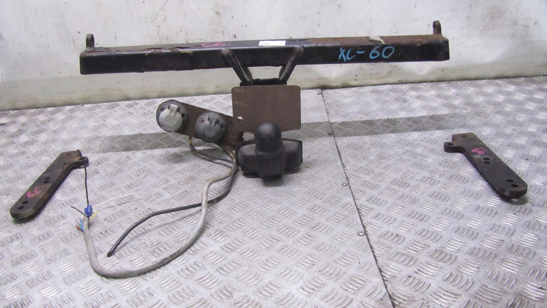 VOLVO XC60 HAK HOLOWNICZY 08-13 66