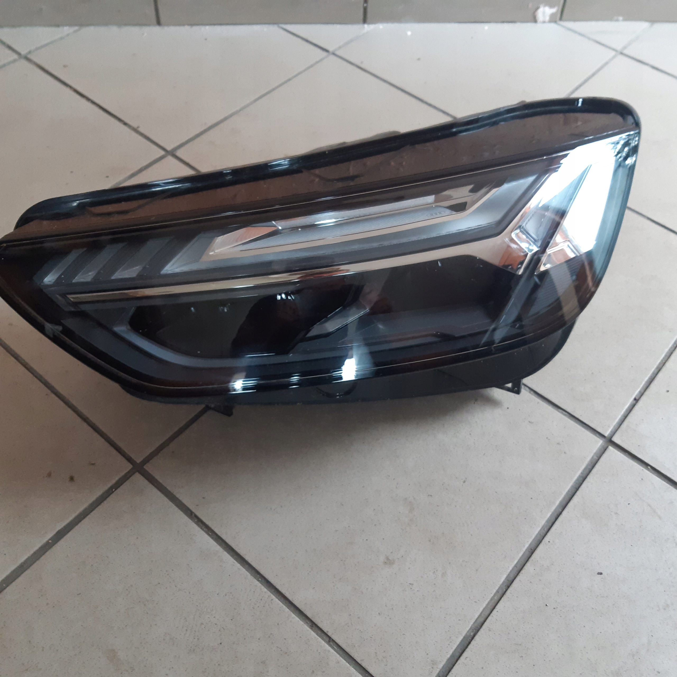 Lampa Lewa Audi Q5 80A