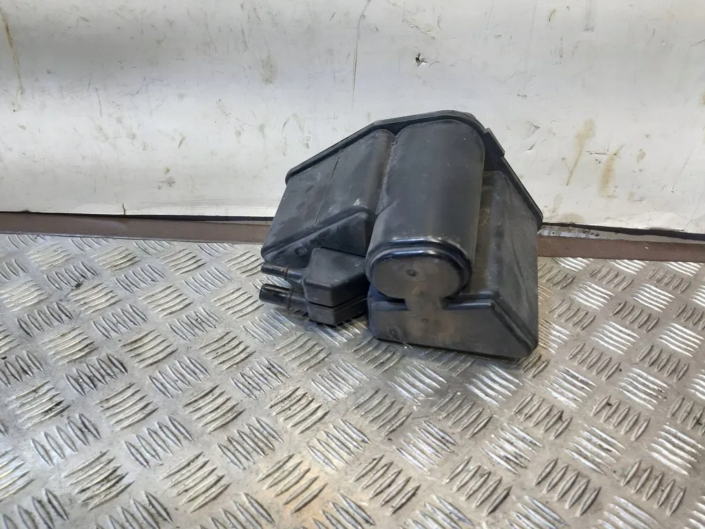 A2464700059 - Mercedes-Benz CLA C117 W117 2017 вугільний фільтр