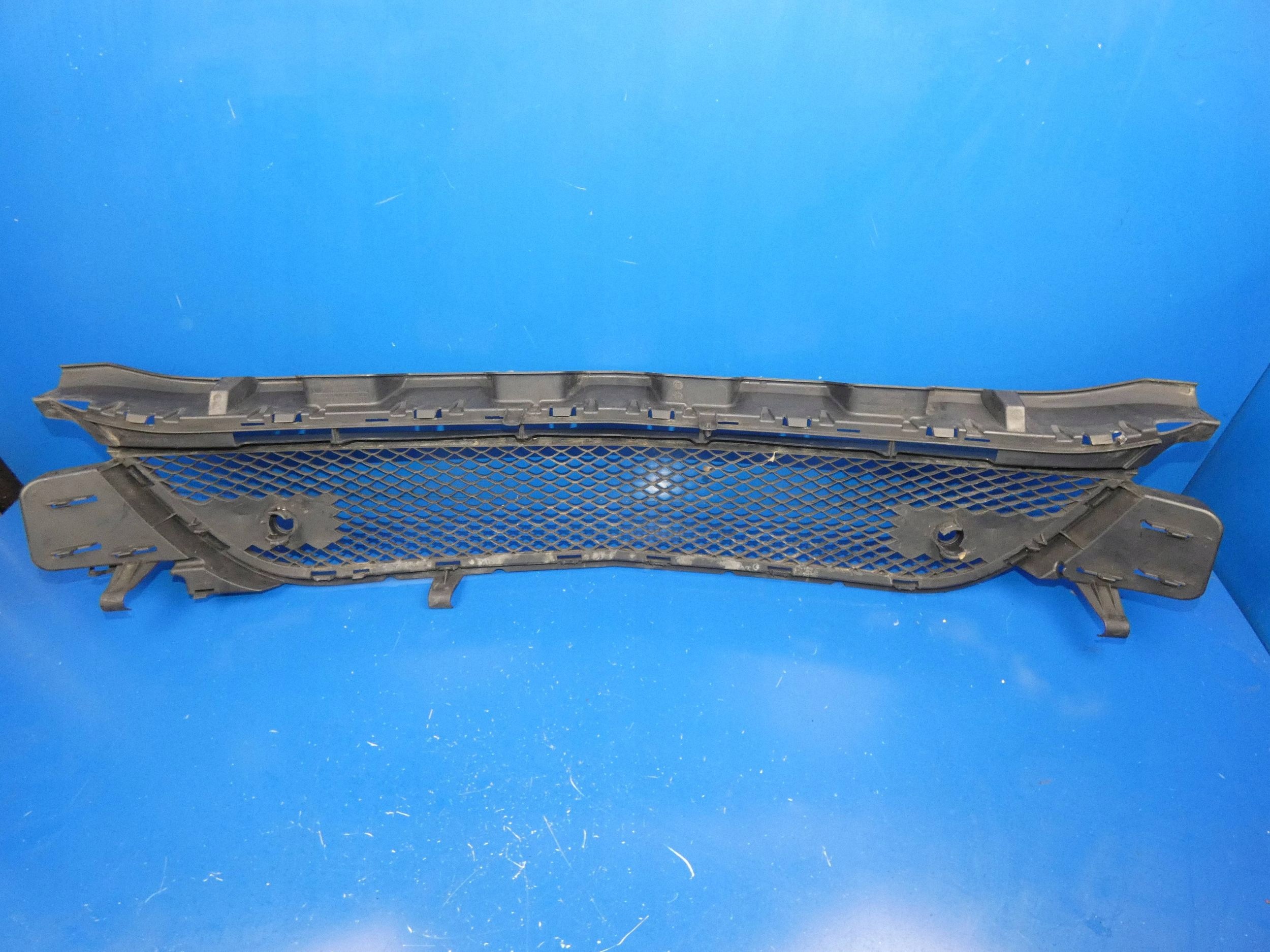 MERCEDES CLA W117 grid of a bumper lower front front AMG