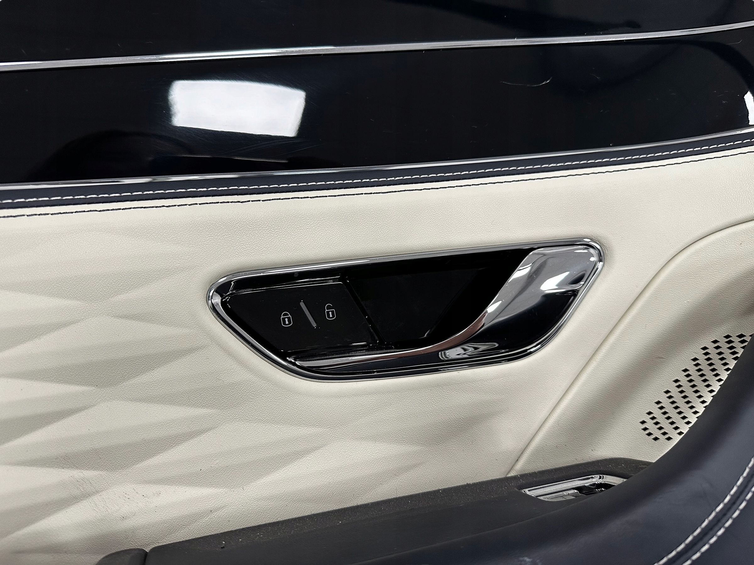 BENTLEY FLYING SPUR RHD left front side door