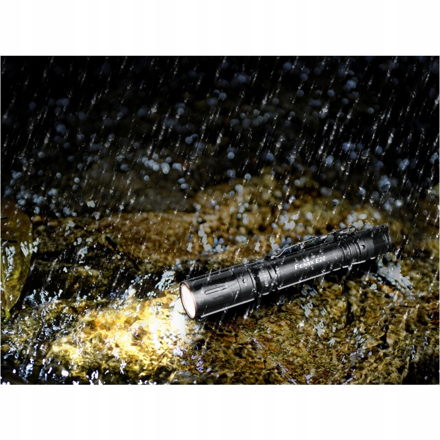 FENIX LATARKA DIODOWA LEKKA BATERIE AA IP68 E20 V2.0 126m 350 lm Źródło światła LED