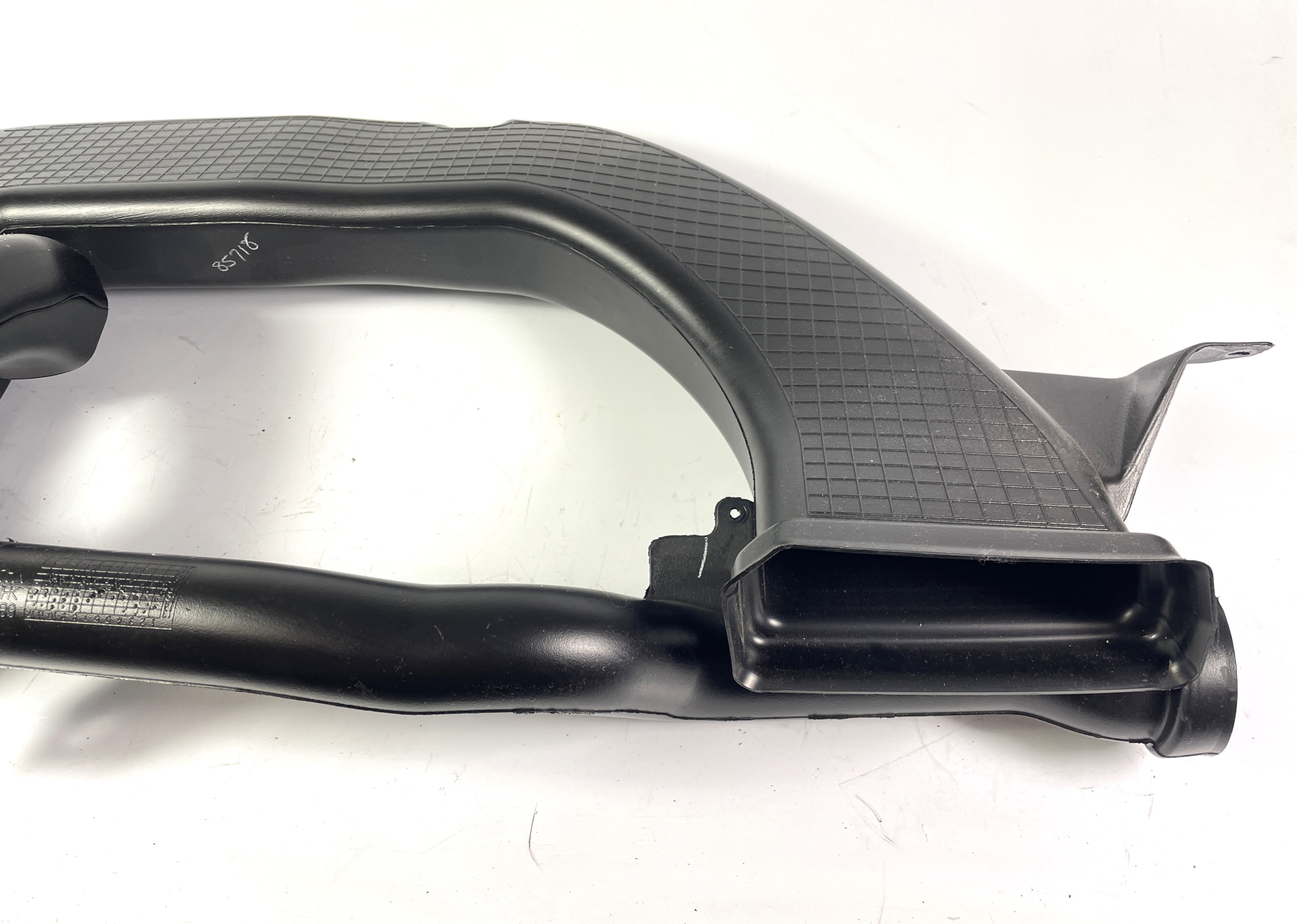 Dodge Challenger 2015-23 drain intake tunelu srodkowego right