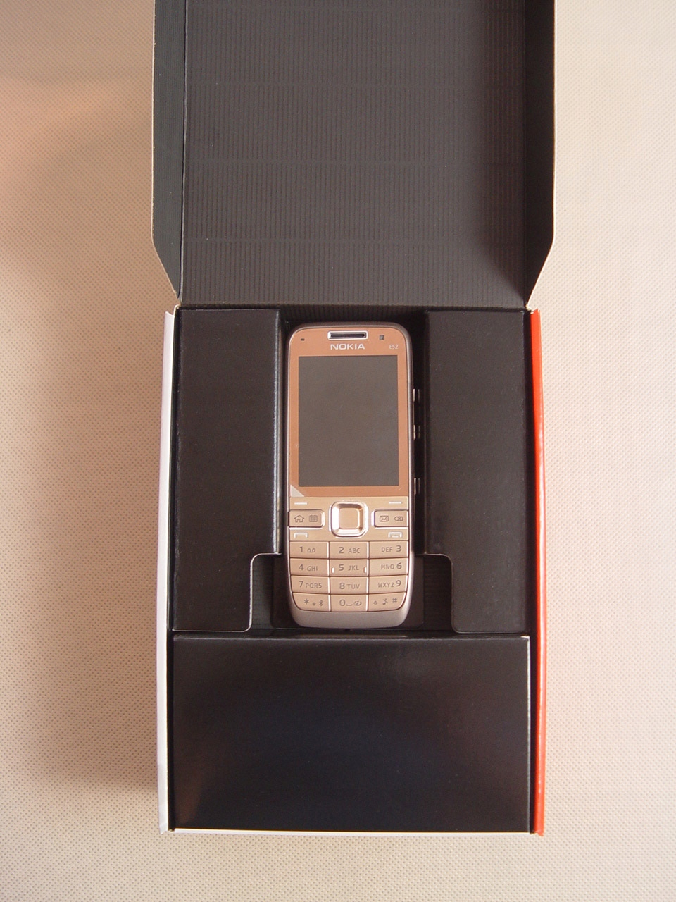 Nokia E52 nowa, złota, kompletny zestaw Przekątna ekranu 2.4