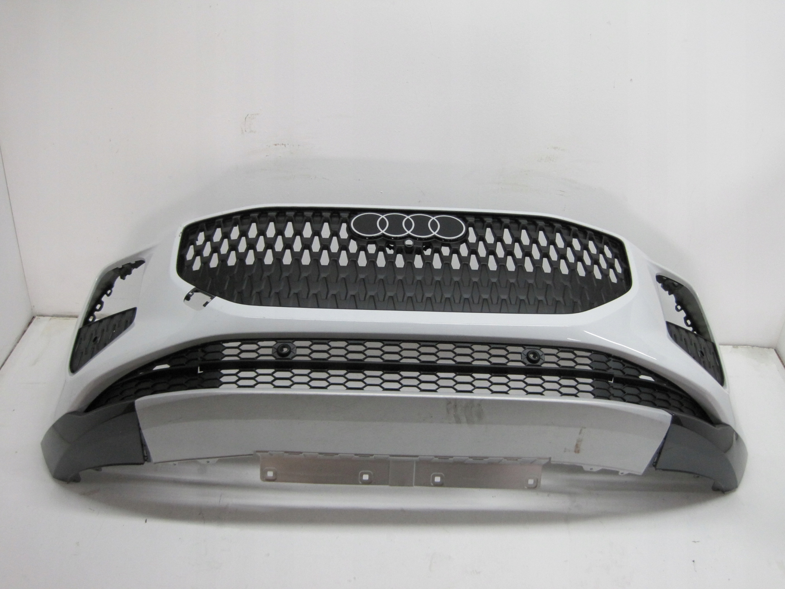 bumper AUDI Q3 83H 25R front front