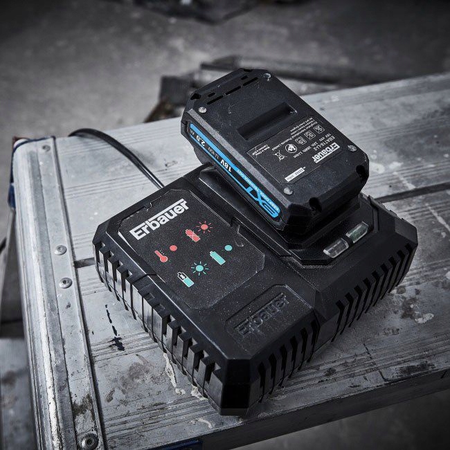 Szybka ładowarka Erbauer 18 V EFC18-LI Kod producenta EFC18-LI