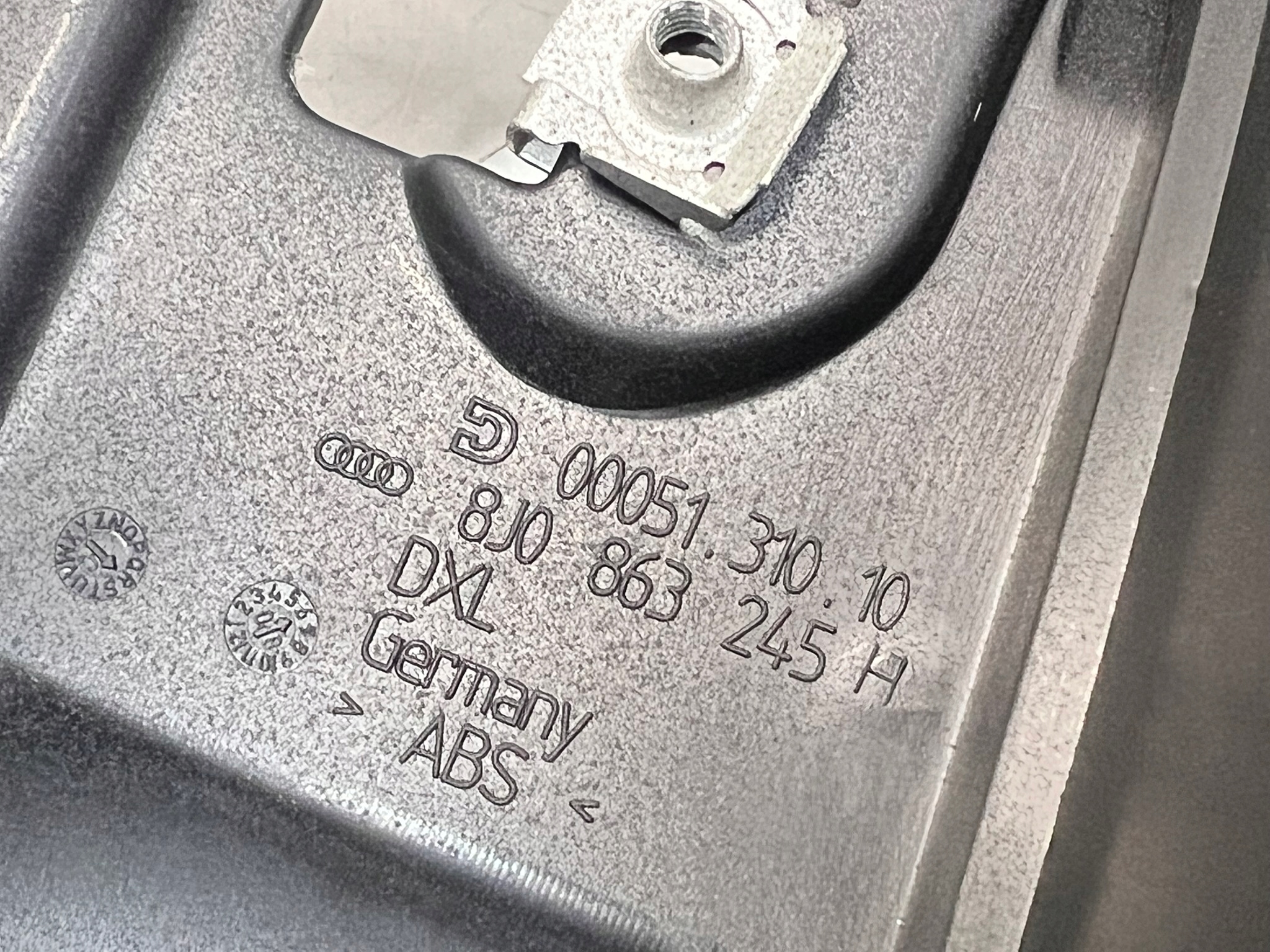 тунель середина Audi тт 8J0863245H