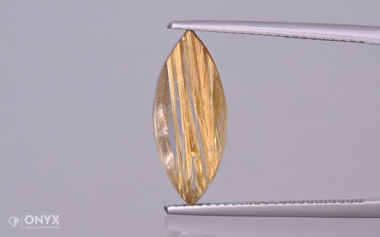 Křemen s rutilovou dlažbou markýza 17x7,5 mm