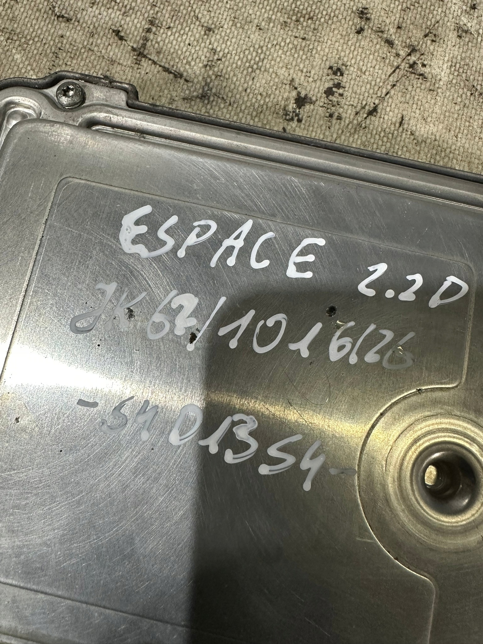 control unit of the engine RENAULT ESPACE 2.2D 0281011724 8200311550