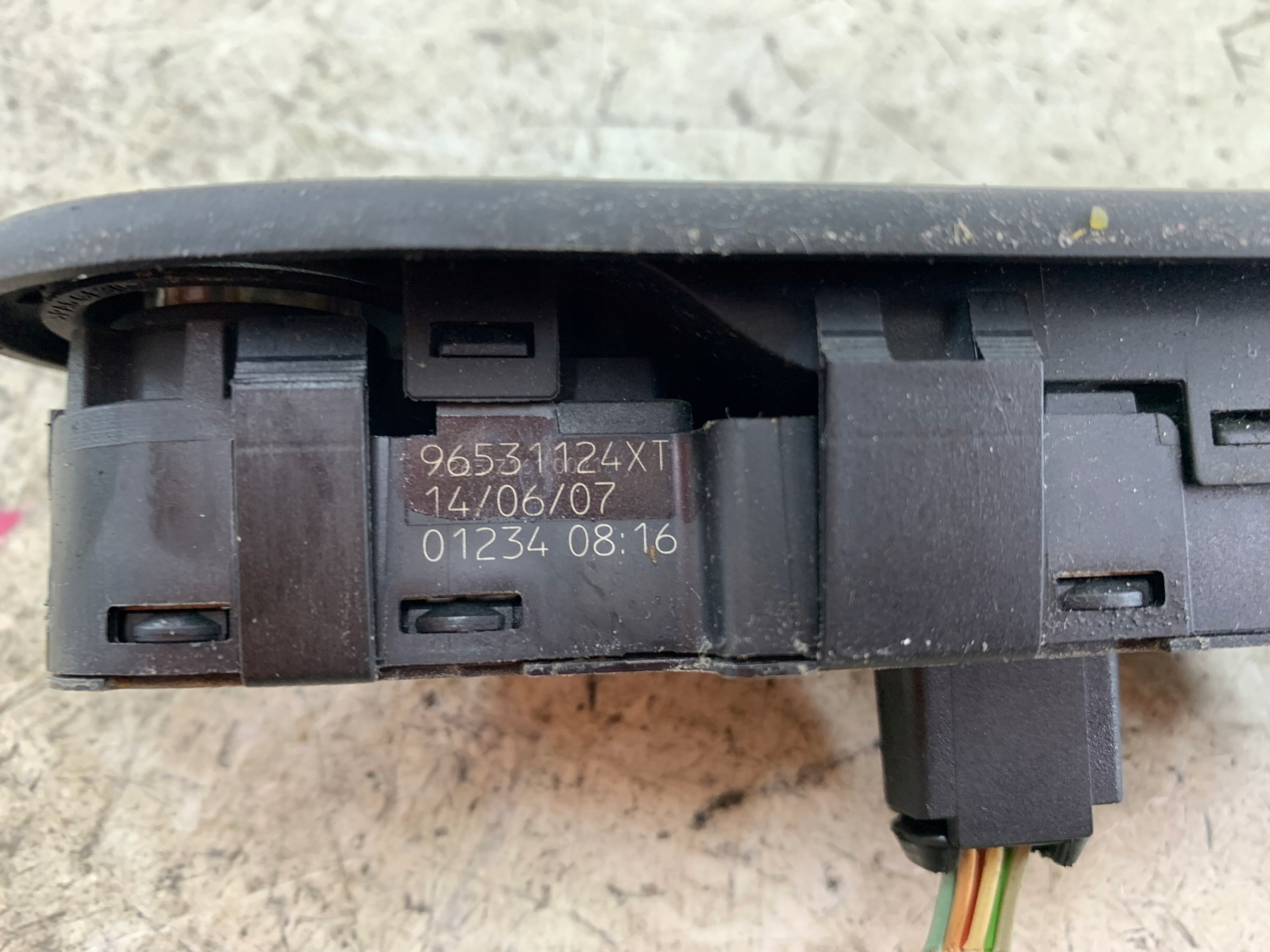 PEUGEOT 307 window control switch left front 96531124XT