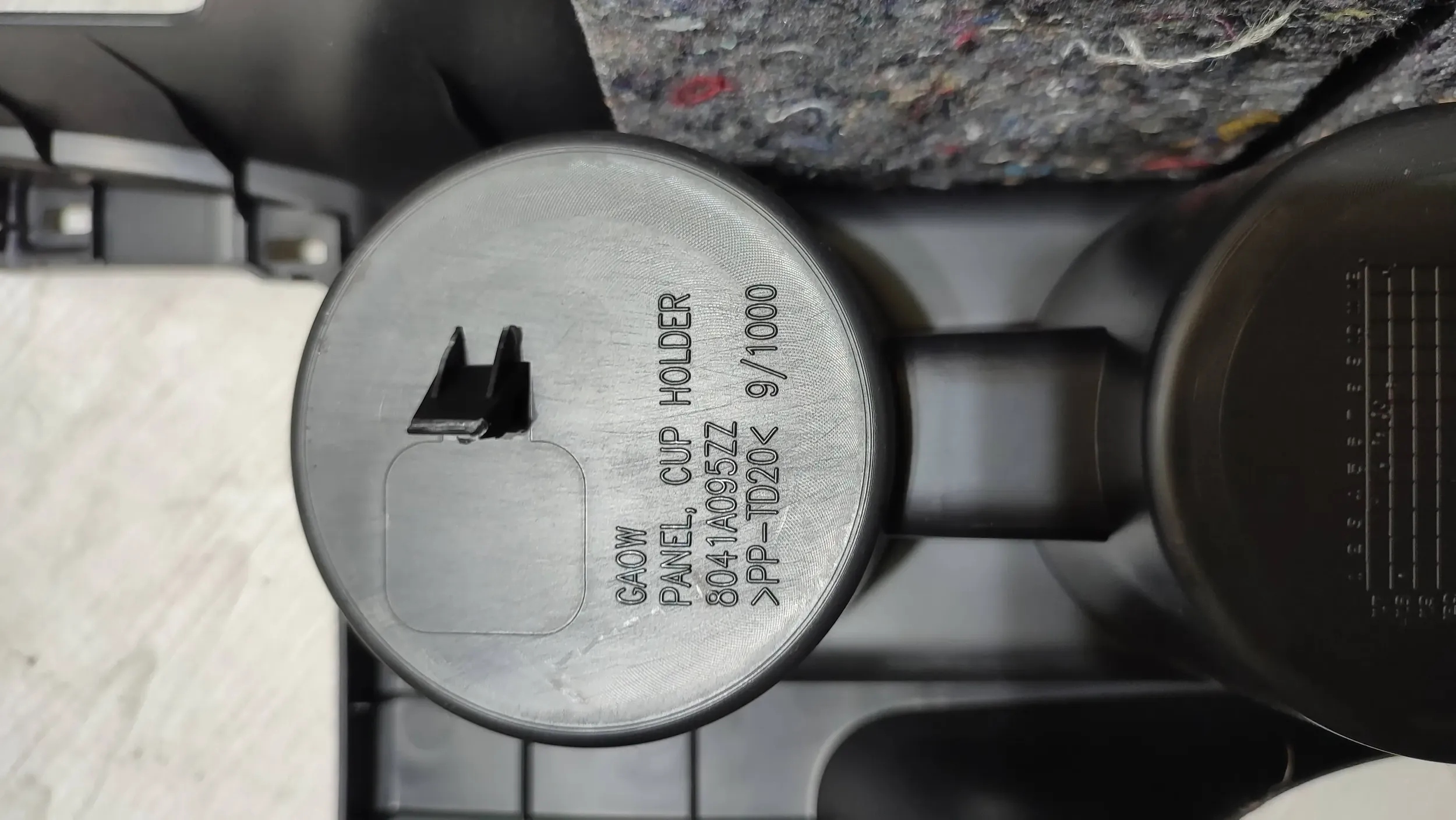 Mitsubishi ASX 18r. 1.6DiD bracket for kubki tunel central