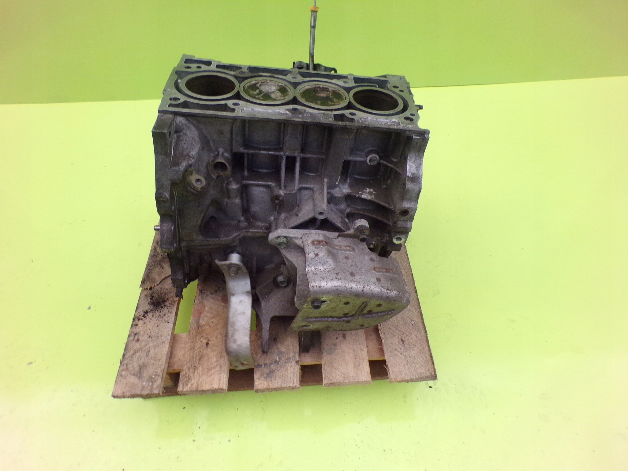 BLOK WAŁ TŁOKI SILNIK MR16 1.6 DIG-T JUKE F15 12R