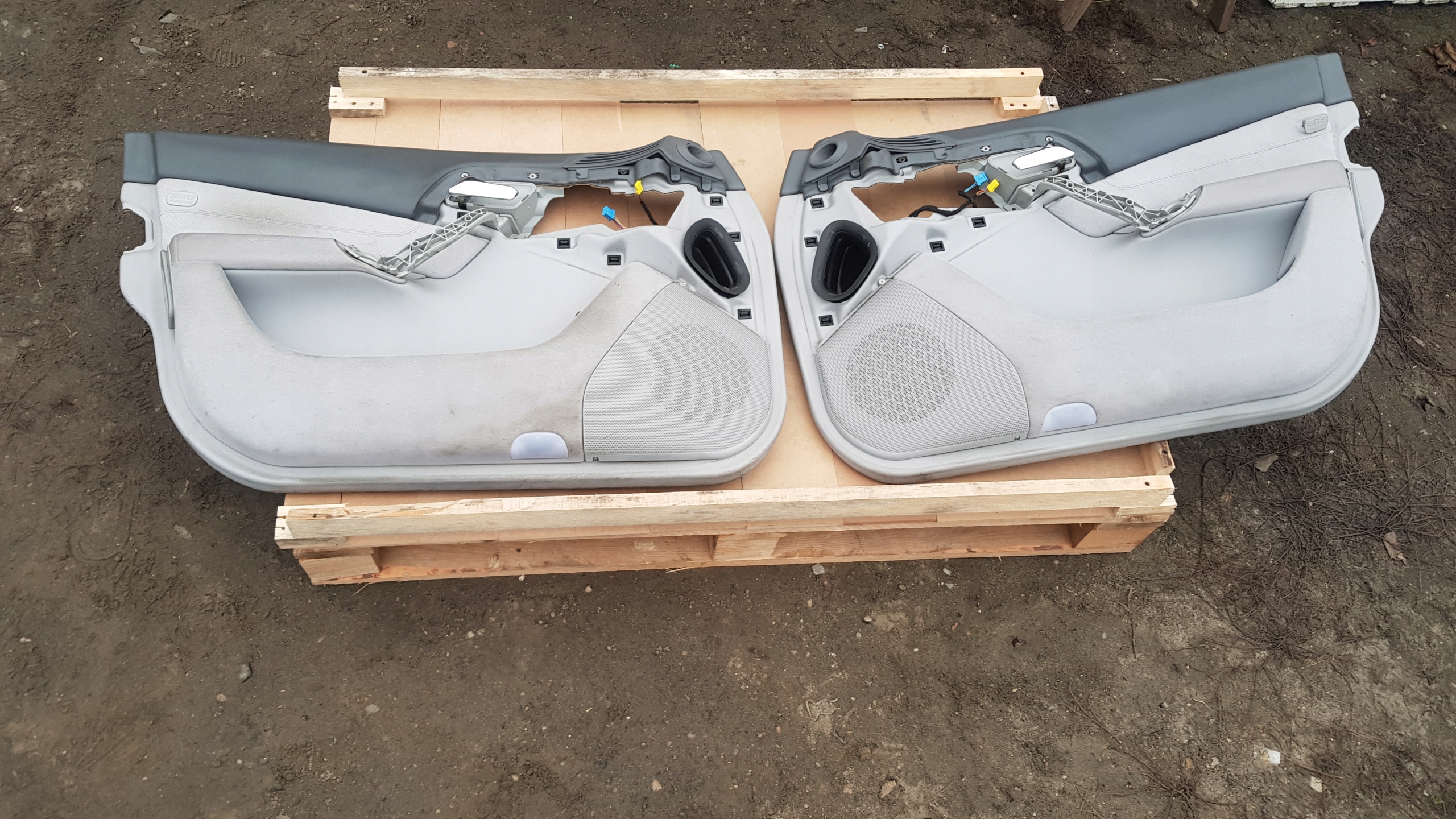 MERCEDES W220 upholstery right front side JASNY MATERIAL