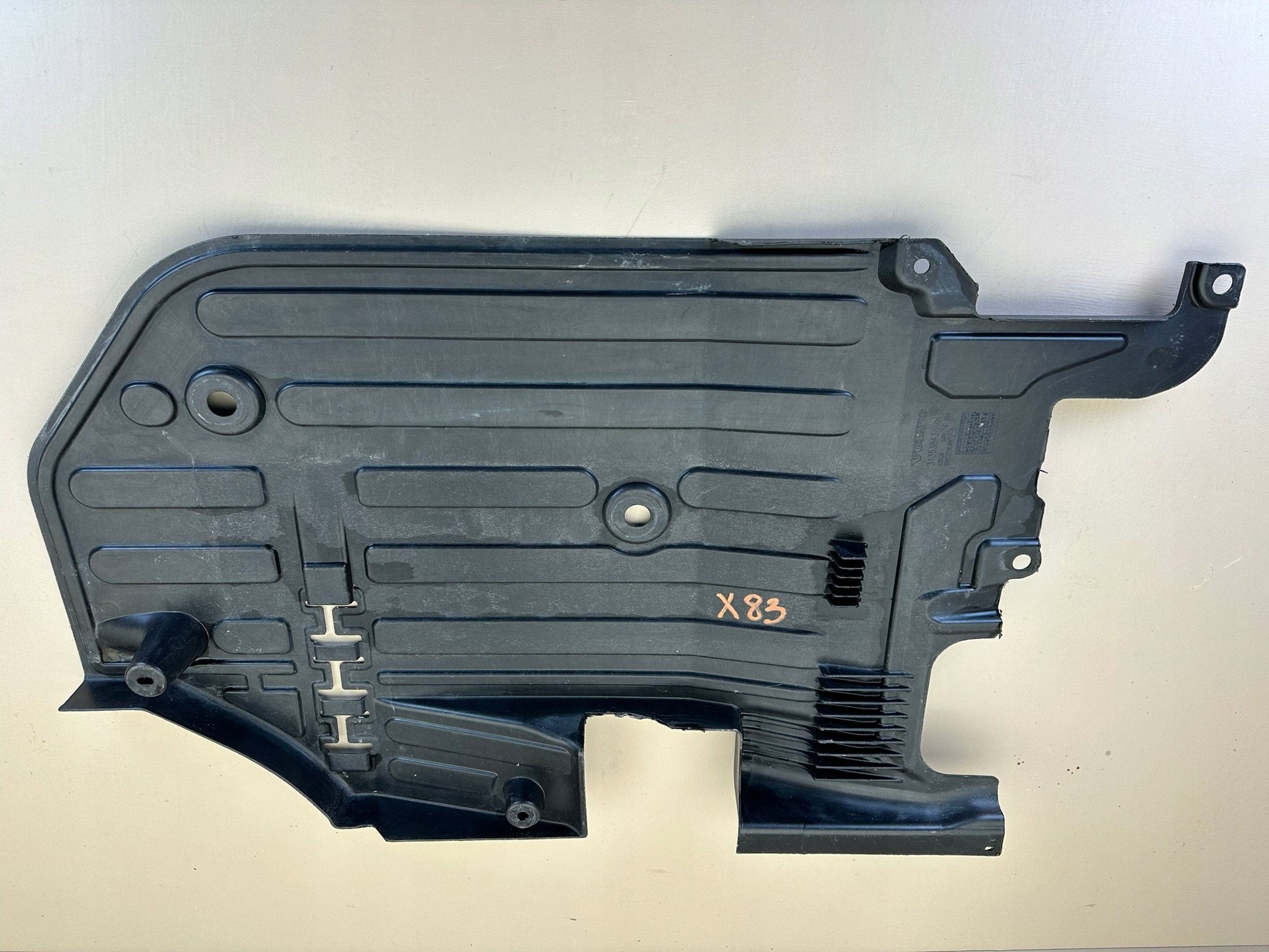 VOLVO XC90 2 II 14R- OSŁONA PŁYTA PODWOZIA PRAWY PRZÓD PRAWA PRZEDNIA