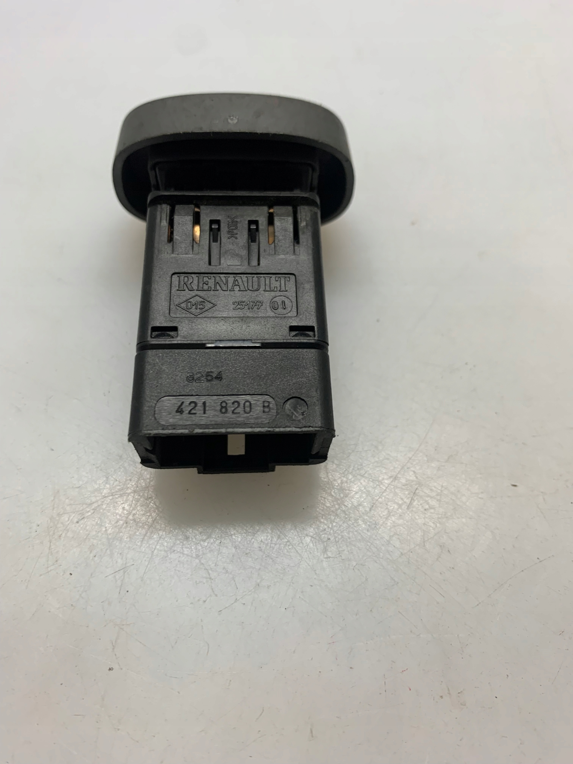 Schalter Leuchten des warnblickschalters RENAULT CLIO 421 820 B
