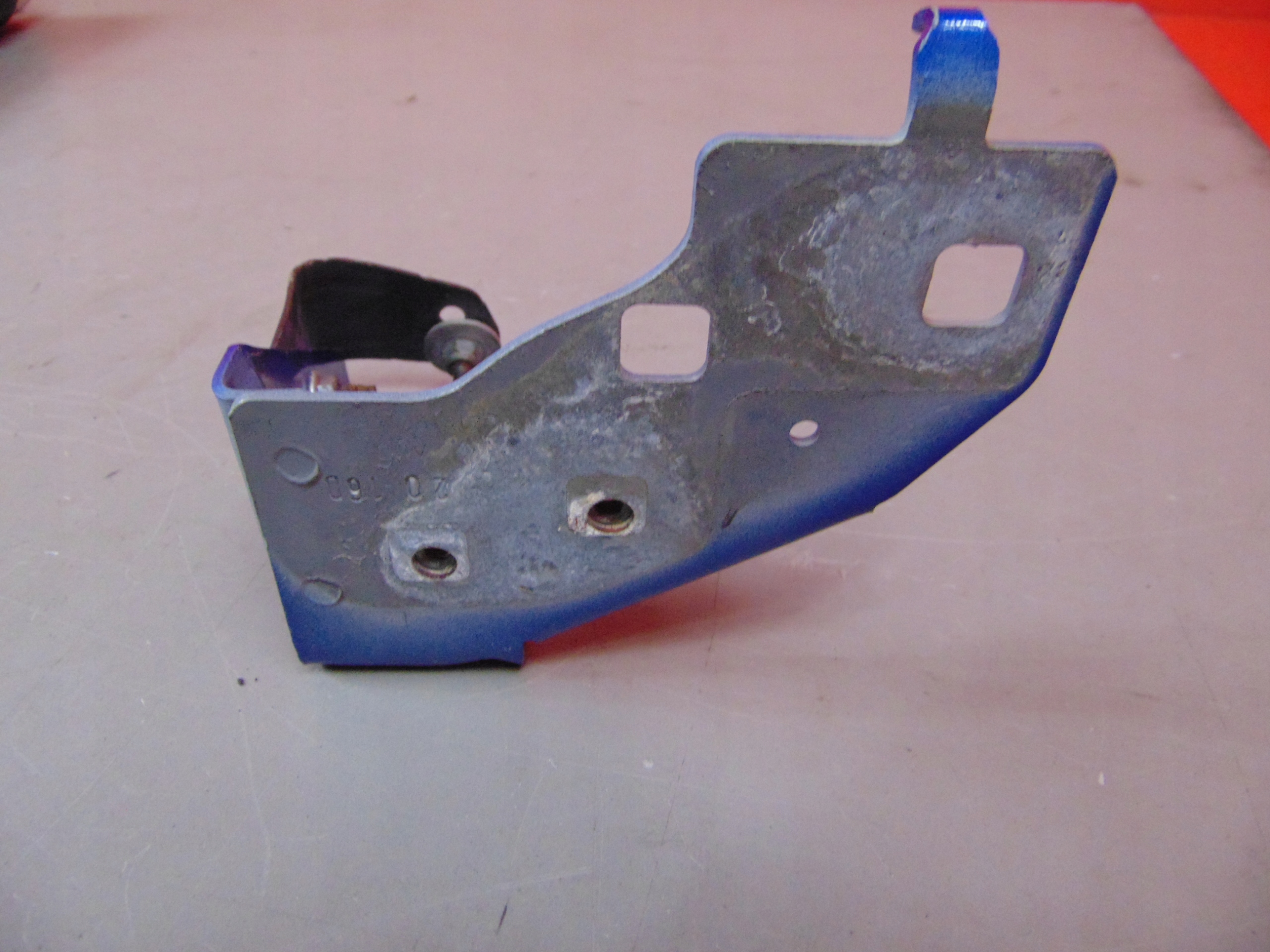 RENAULT CLIO IV console holder supports left front