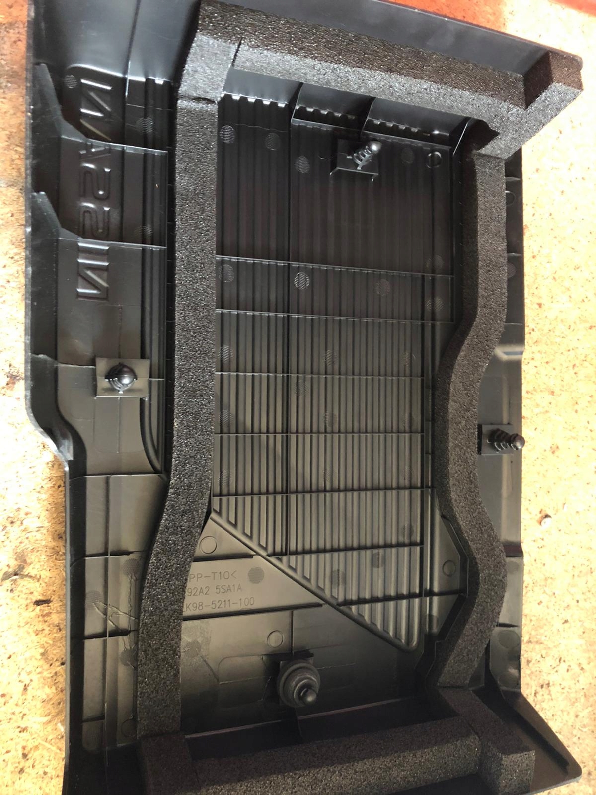 cover upper of the engine NISSAN LEAF II