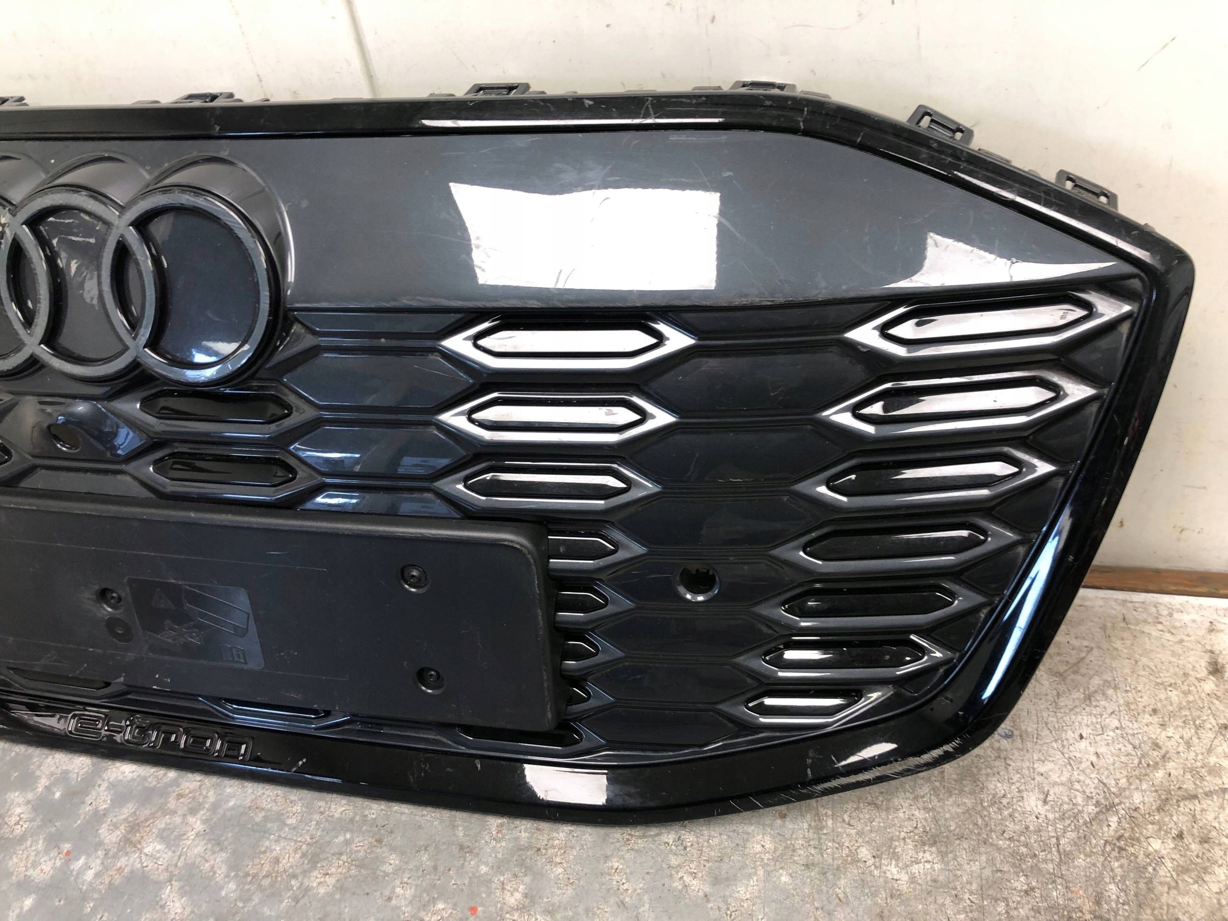 Grill Grill AUDI Q6 E-TRON S-LINE 85H853653A