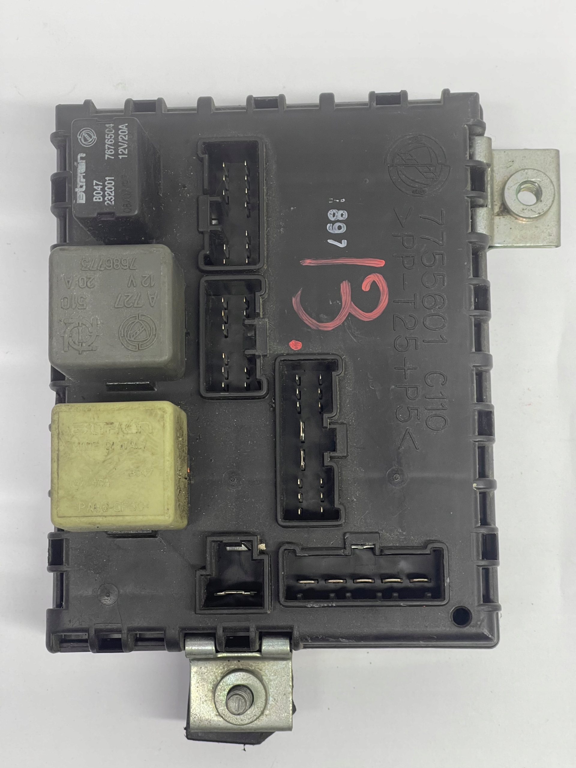 Module fusibles ALFA ROMEO 146 7755601 C110