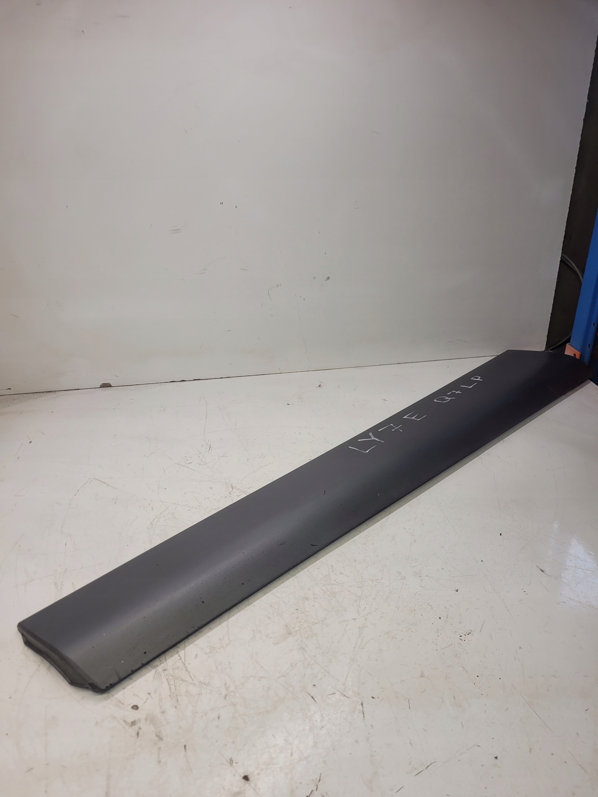 Молдинг двері лівий передній AUDI Q7 4l 4L0853959A