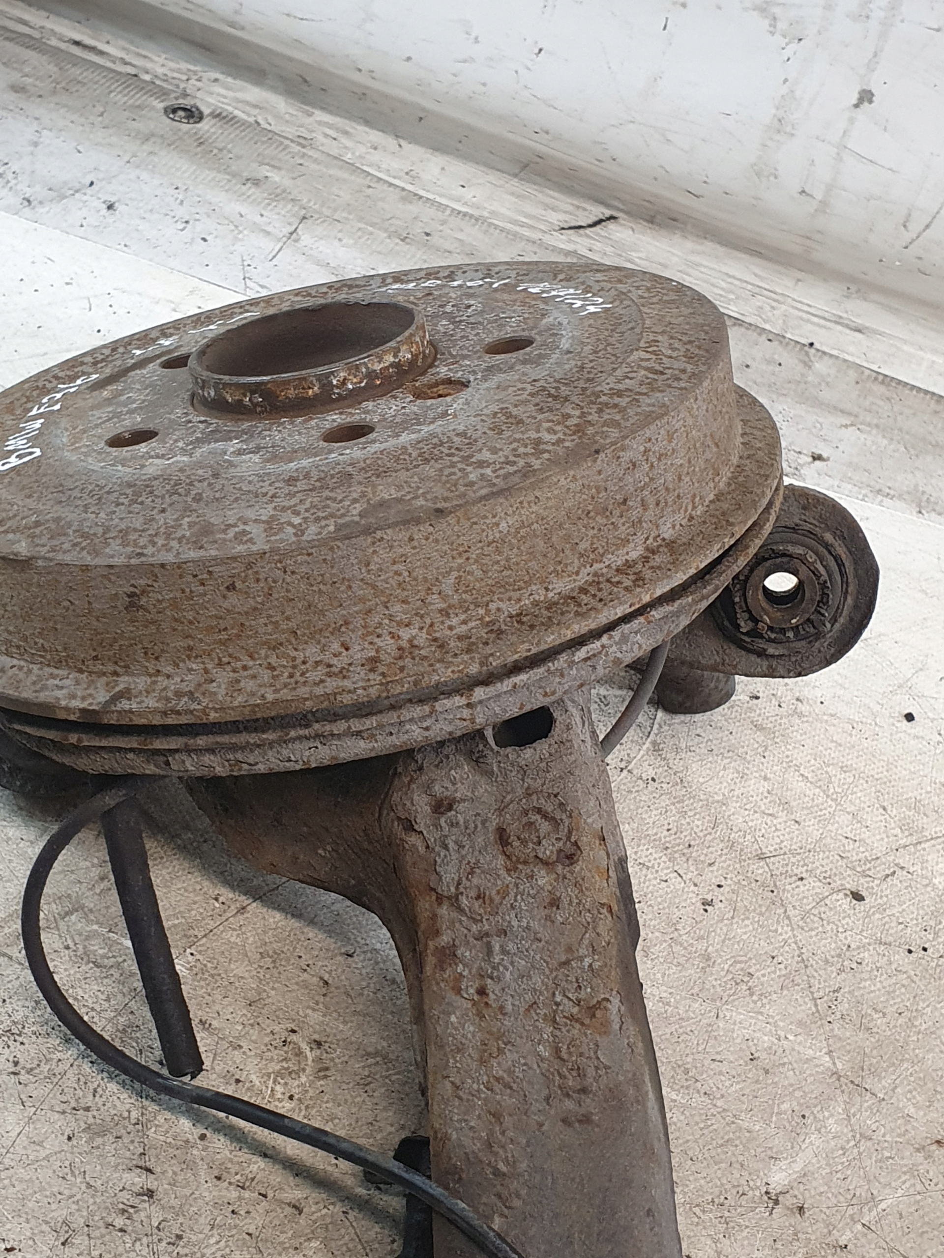Petit bras Moyeu support broche Axe moyeu BEBEN Gauche Arrière BMW E36 316i Berline