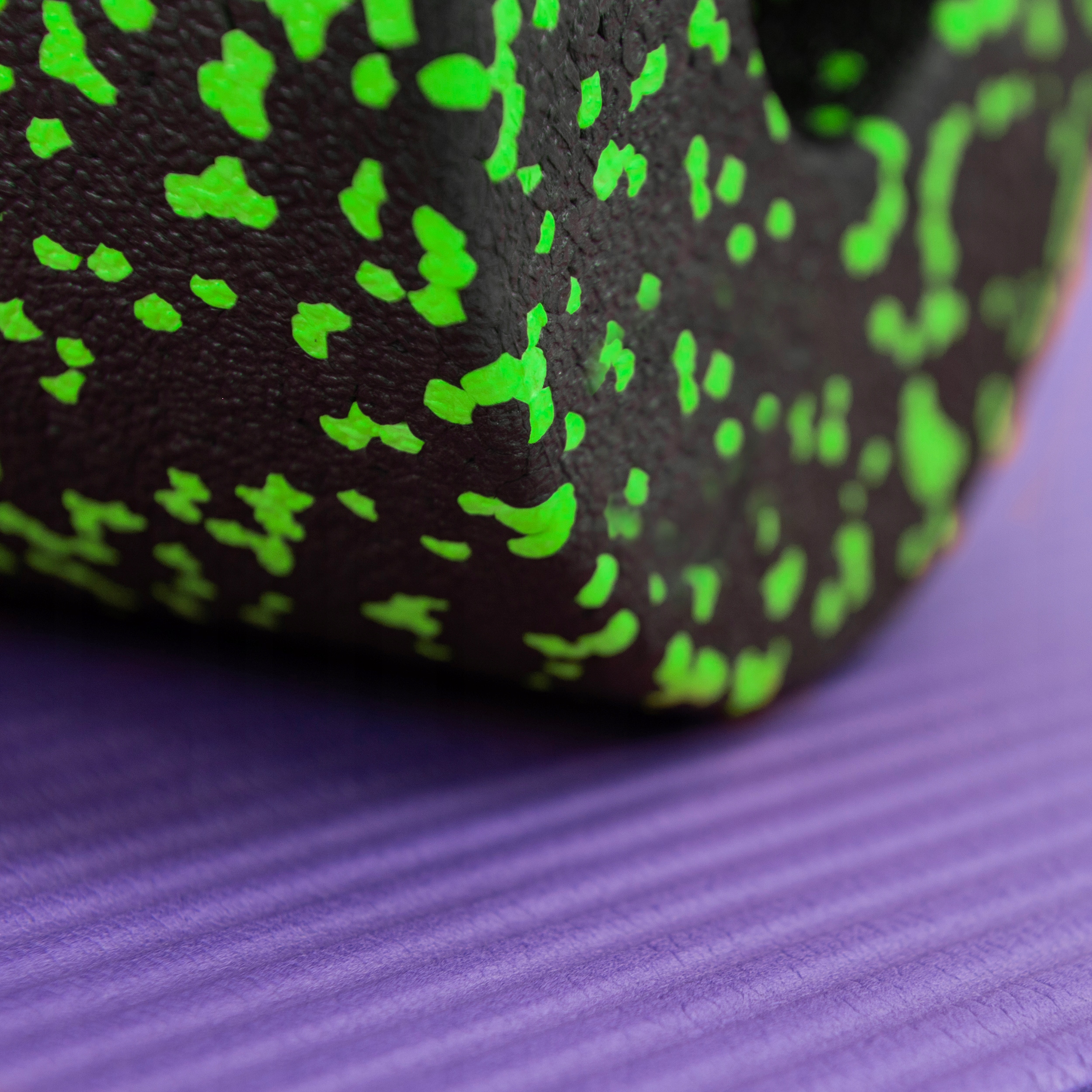 WAŁEK ROLLER DO MASAŻU ĆWICZEŃ EPP GŁADKI FITNESS Kolor czarny zielony