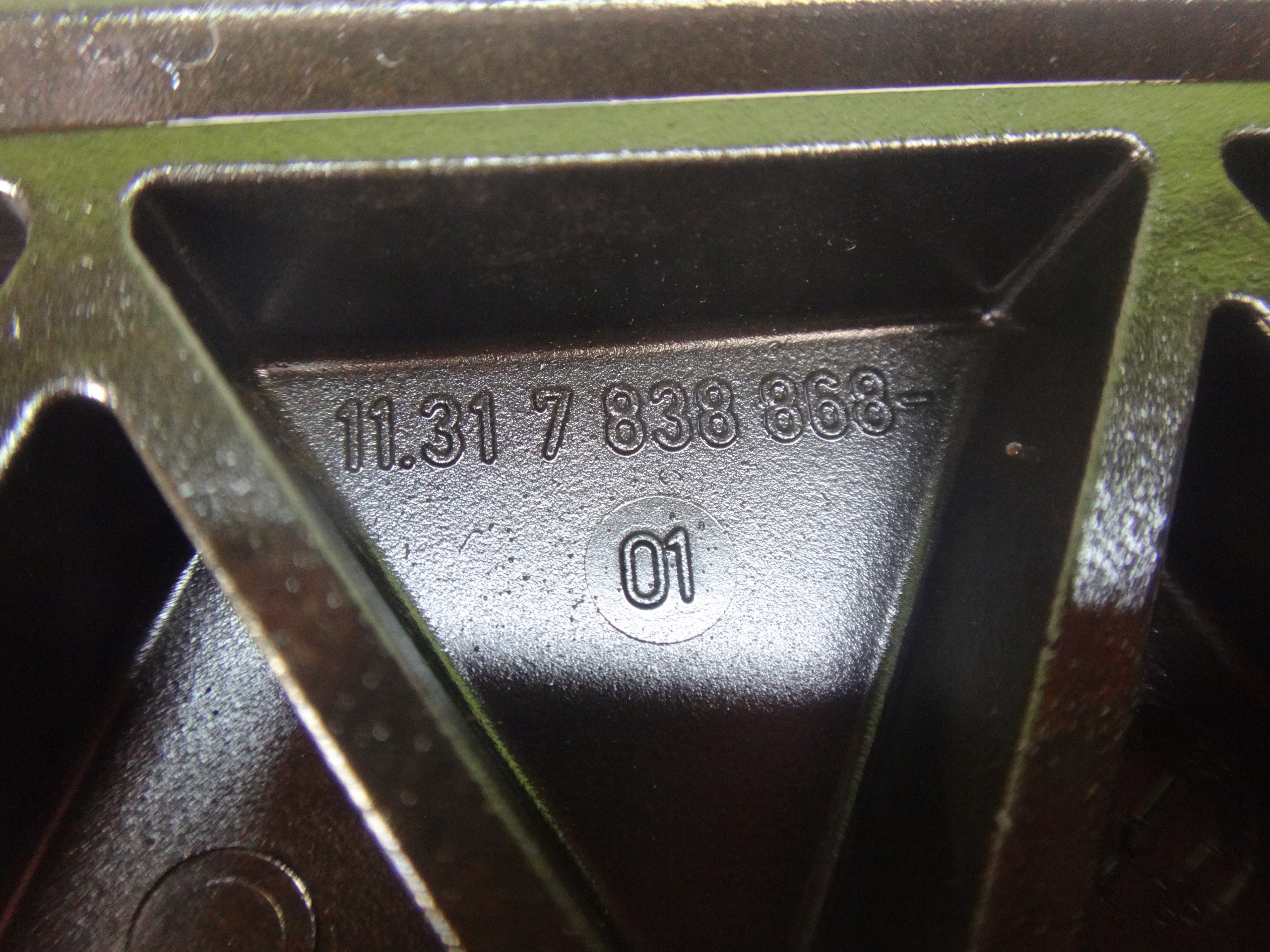 ŚLIZG PROWADNICA ROZRZĄDU BMW M3 E90 E92 E93 S65 4.0 V8 Typ samochodu Samochody osobowe