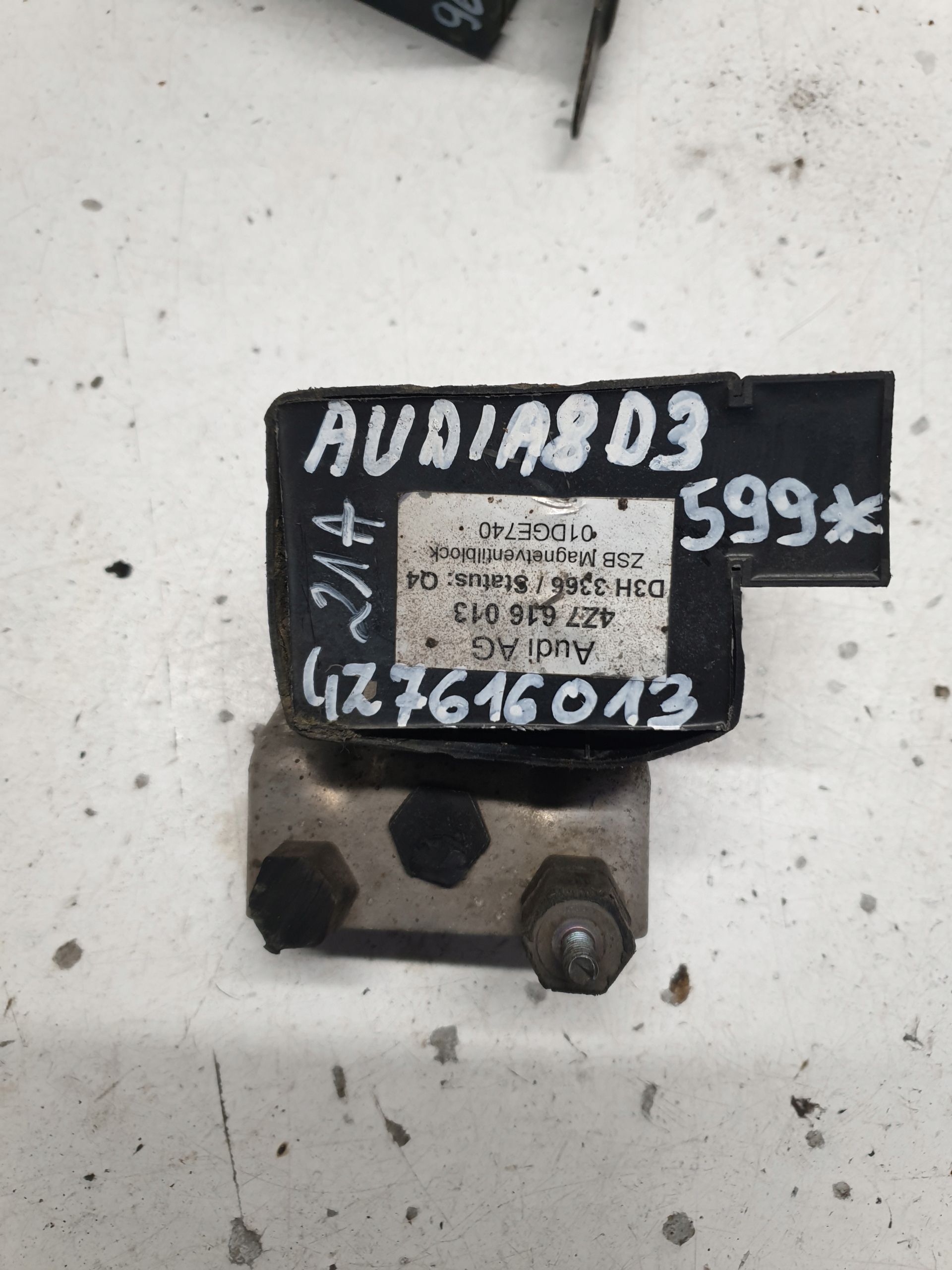 ROZDZIELACZ PNEUMATYKI AUDI A8D3 4Z7616013