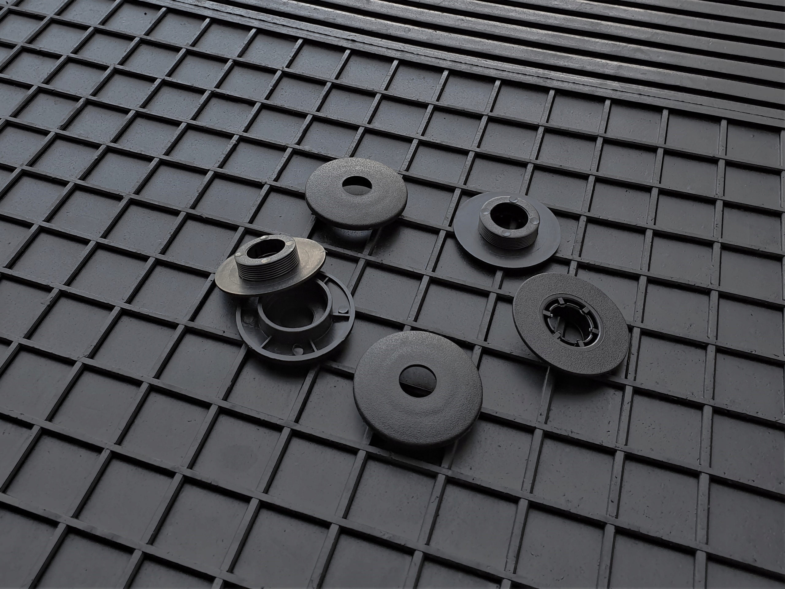 DYWANIKI SAMOCHODOWE GUMOWE KORYTKA CZARNE+STOPERY Liczba elementów 2