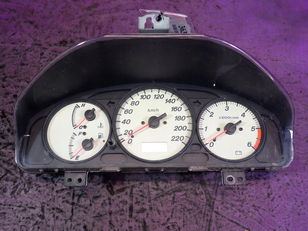 mazda PREMACY и CP 01-05 2.0 спидометр часы WVCB87 302736KM