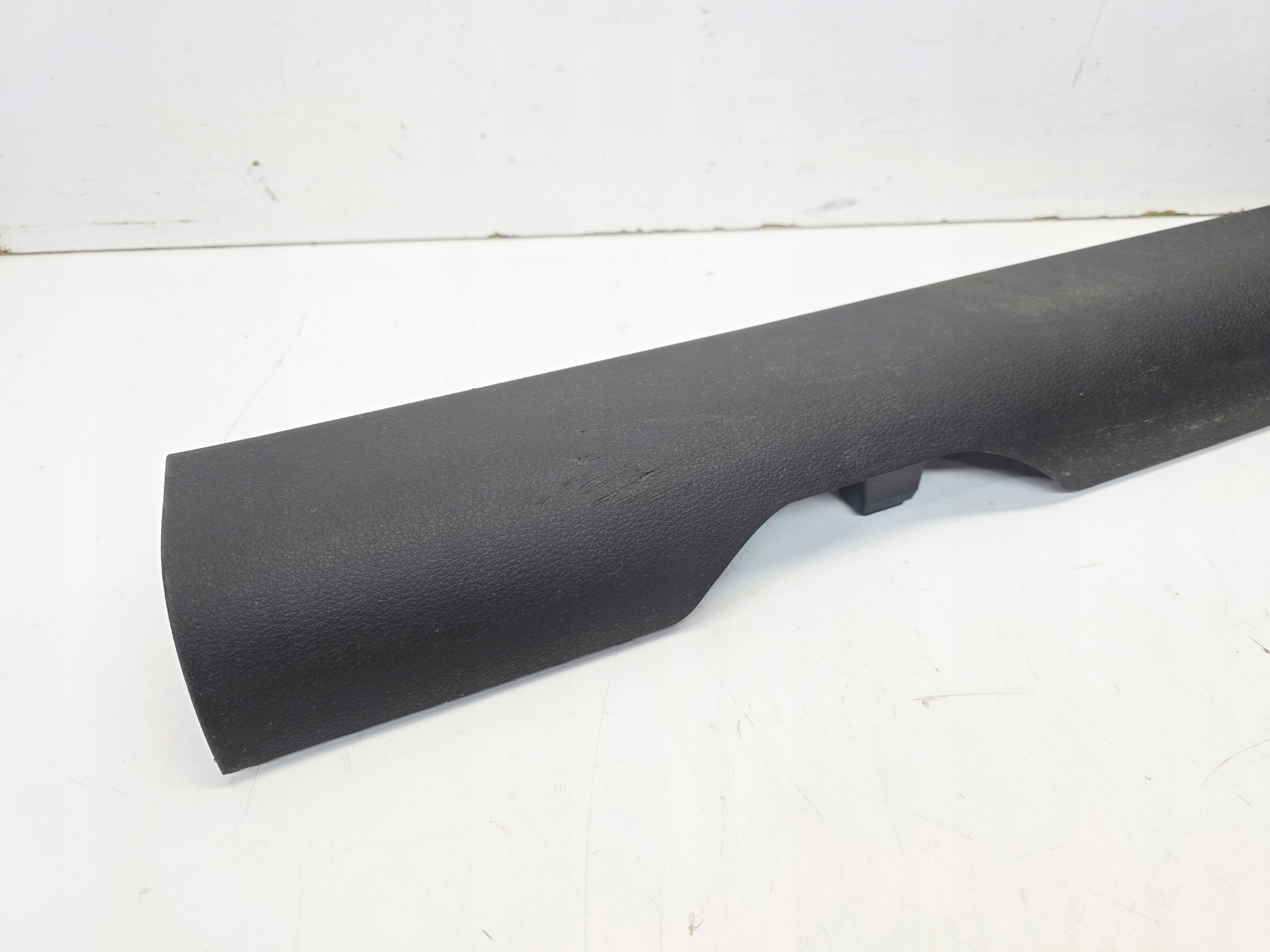 cover cap of the threshold left AUDI Q5 FY 80B867271B