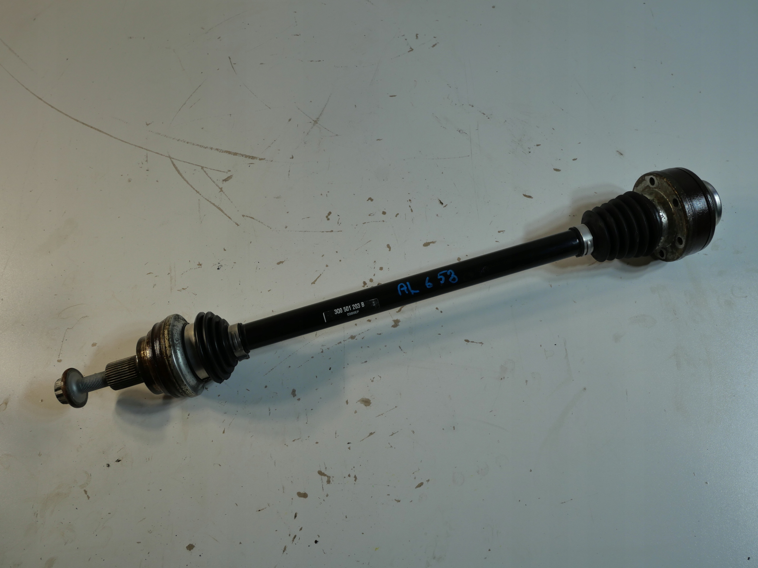 VW TIGUAN II 2 semi-axis left left rear part 3Q0501203B