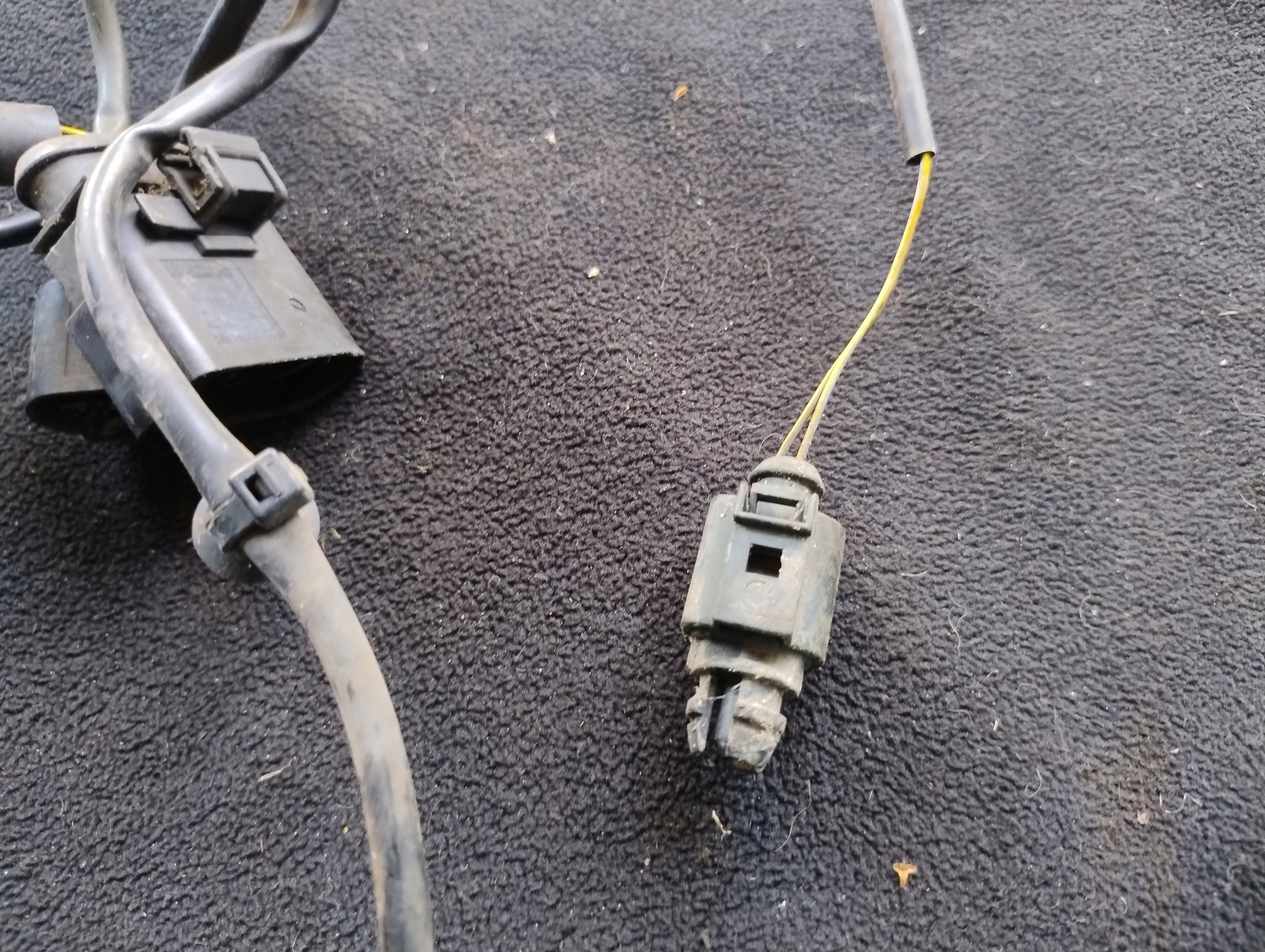 wiring bundle supports front of the front AUDI A6 C6 2.7 3.0 TDI 4F0971073