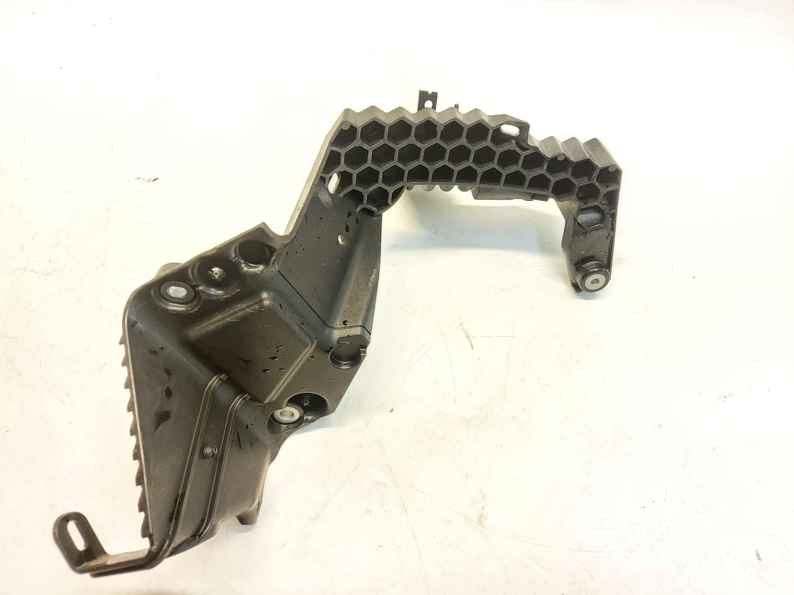 VOLVO XC40 LIFT držač pompy vode 32382032