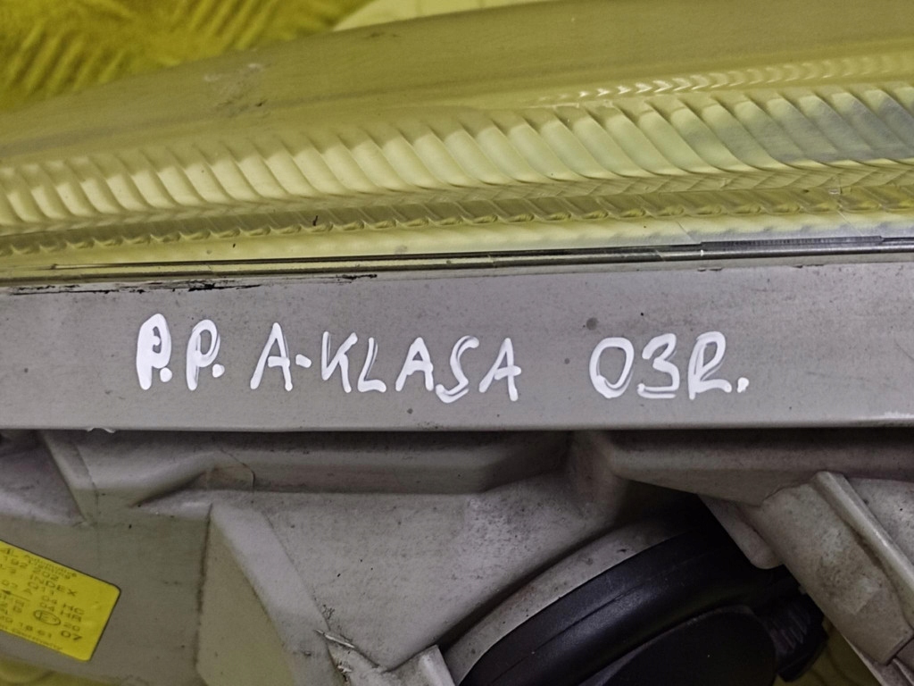 MERCEDES W168 REFLEKTOR light right front A1688201861