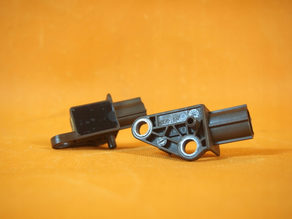 Audi A5 8t датчик удара передний 8k0959651