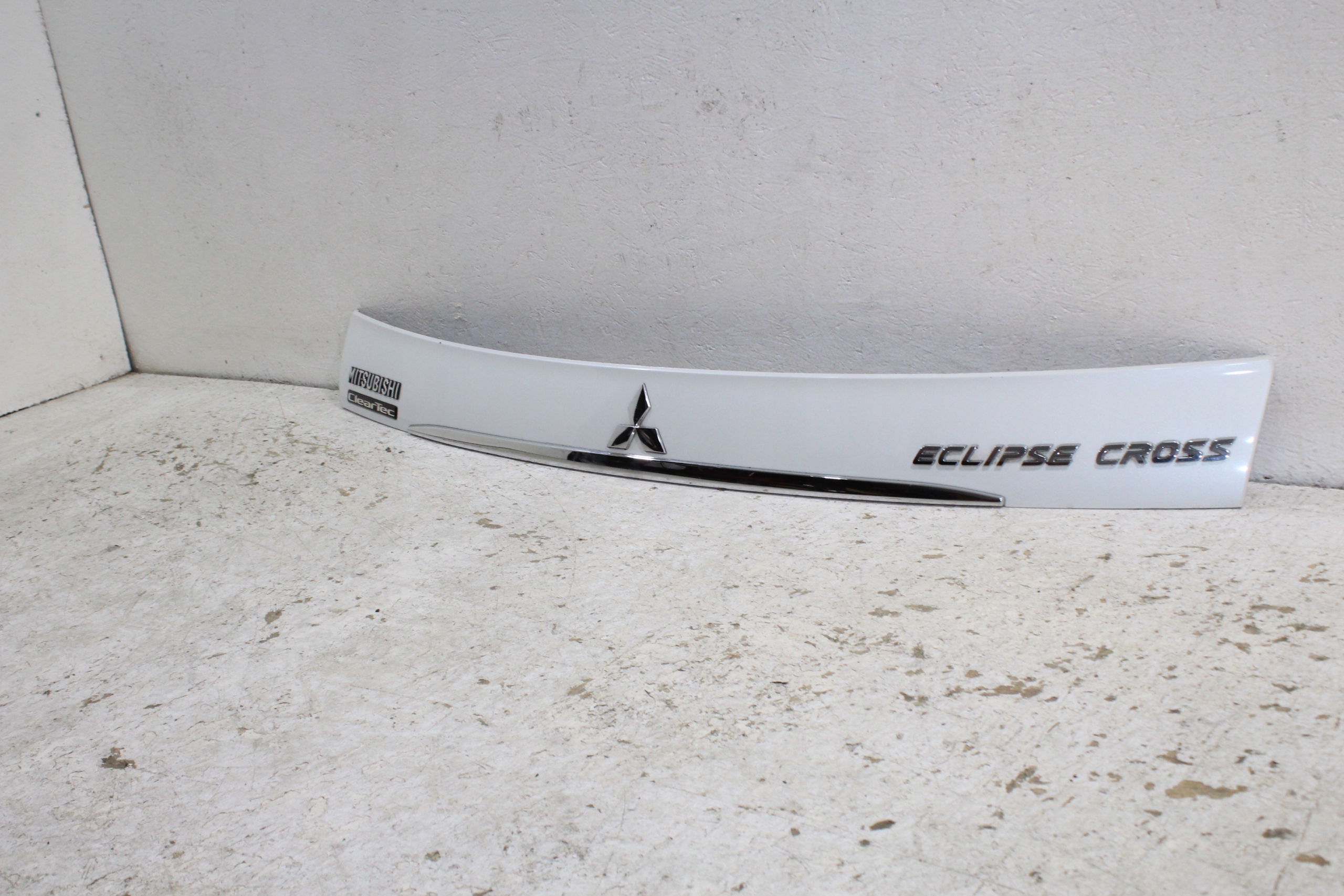 Mitsubishi Eclipse Cross Couverture du capot Arrière